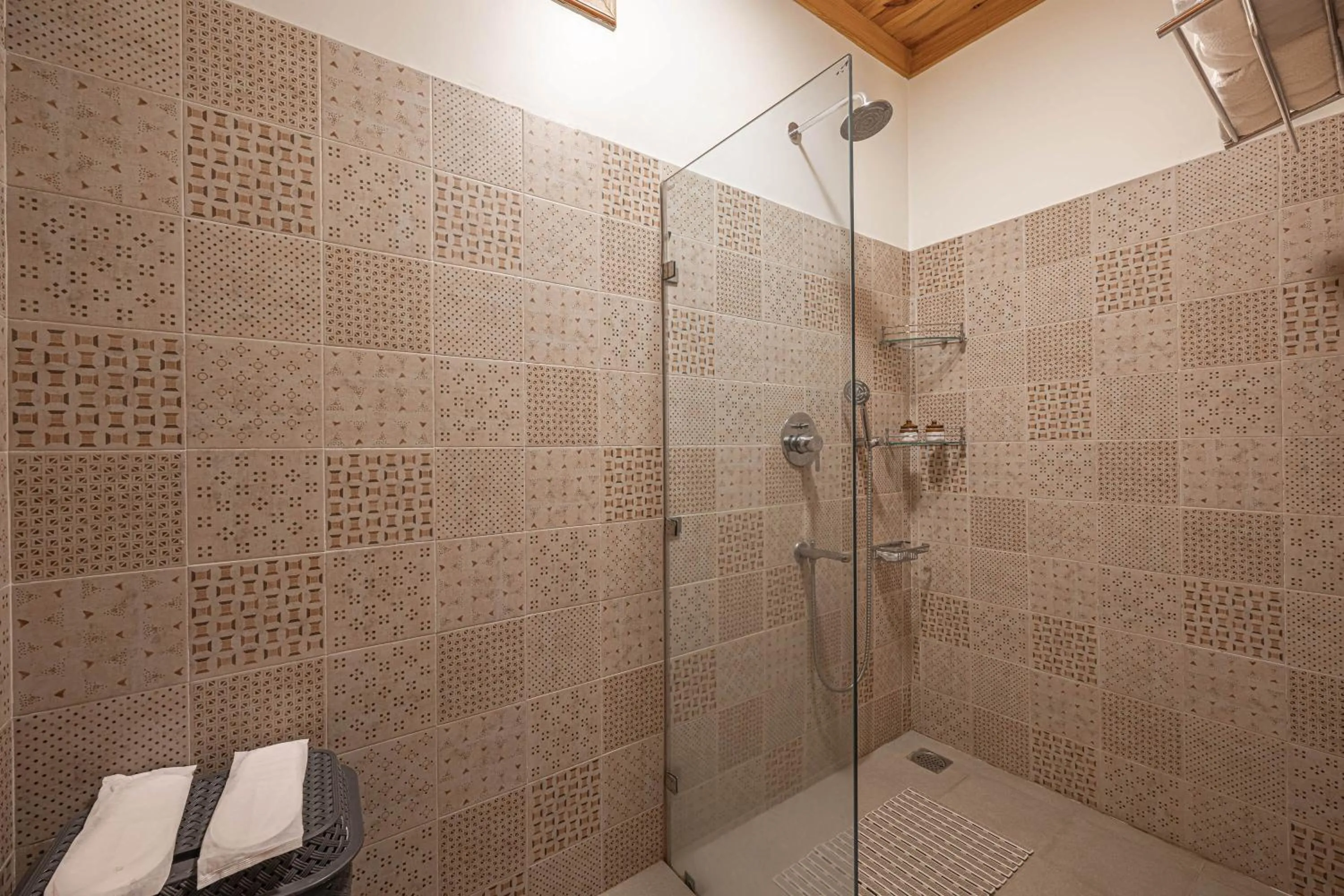 Shower in Echor Hill Farm Cottages Palampur