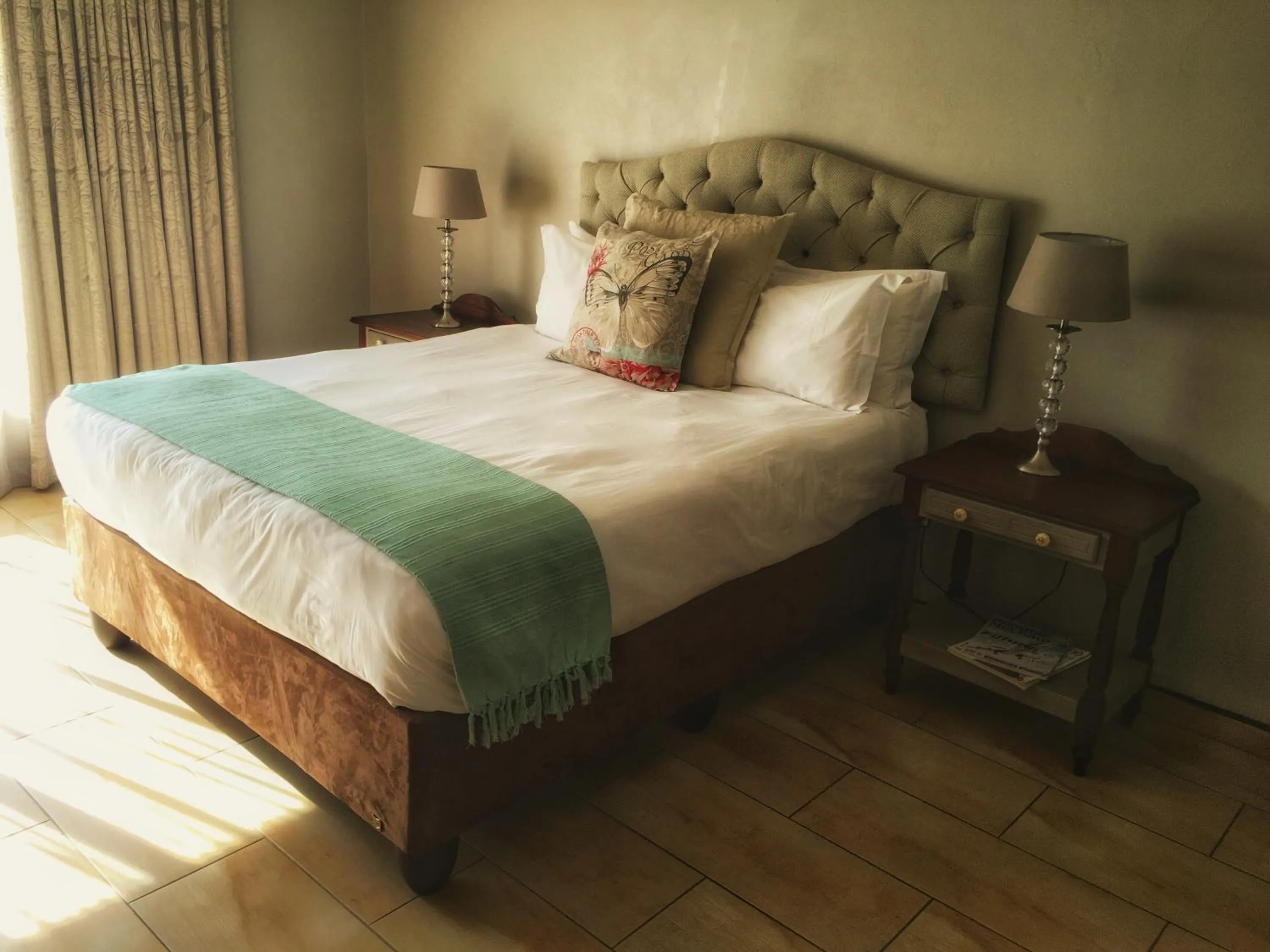 Restaurant/places to eat, Bed in Clivia Lodge