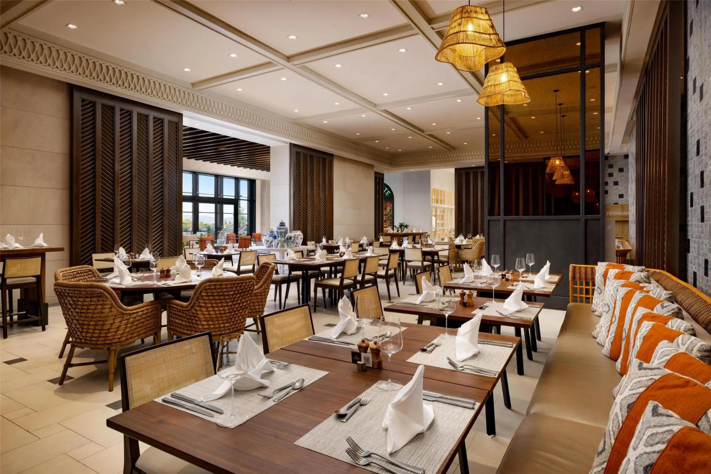 Restaurant/places to eat in Hotel Santiago, Curio Collection By Hilton