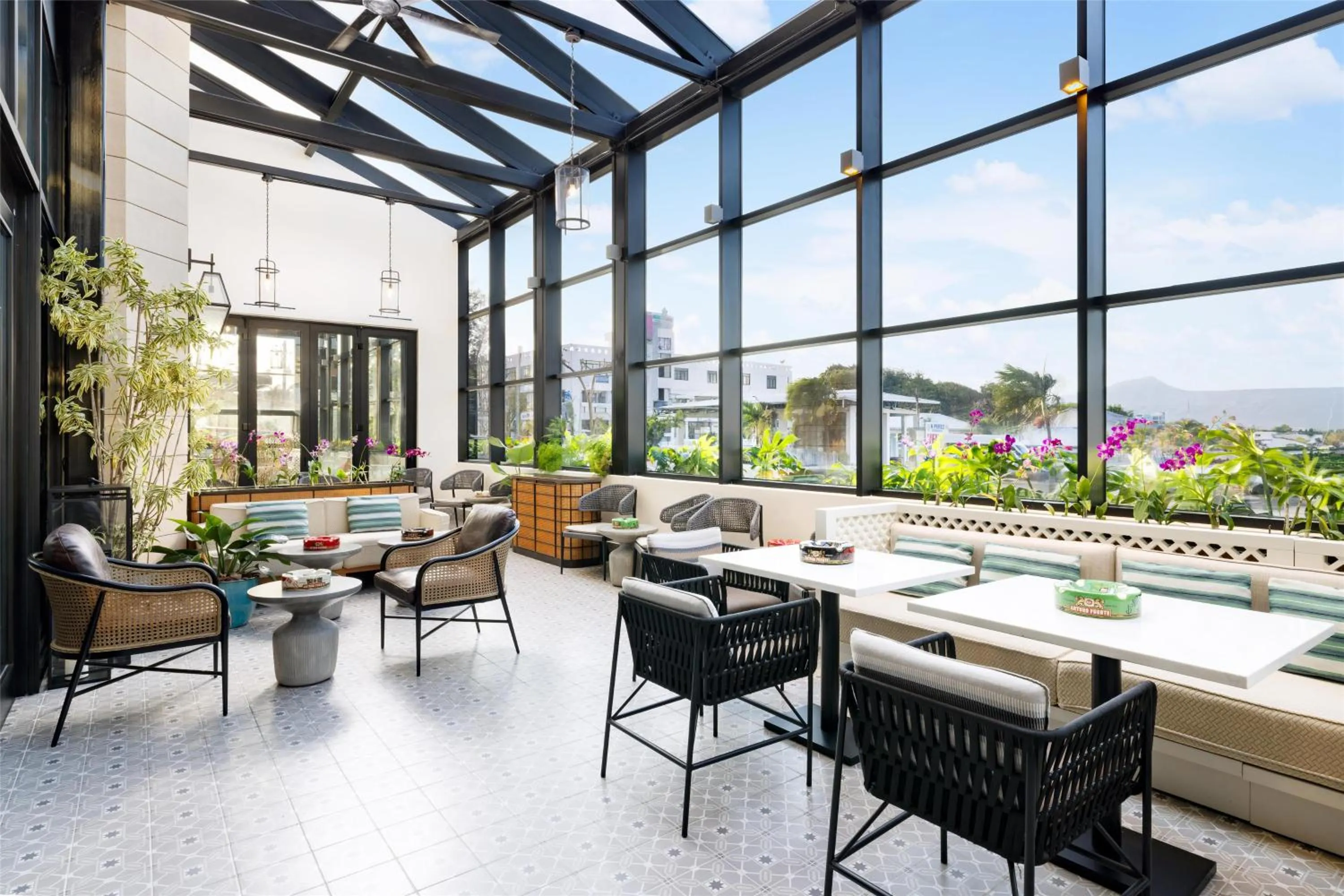 Restaurant/places to eat in Hotel Santiago, Curio Collection By Hilton