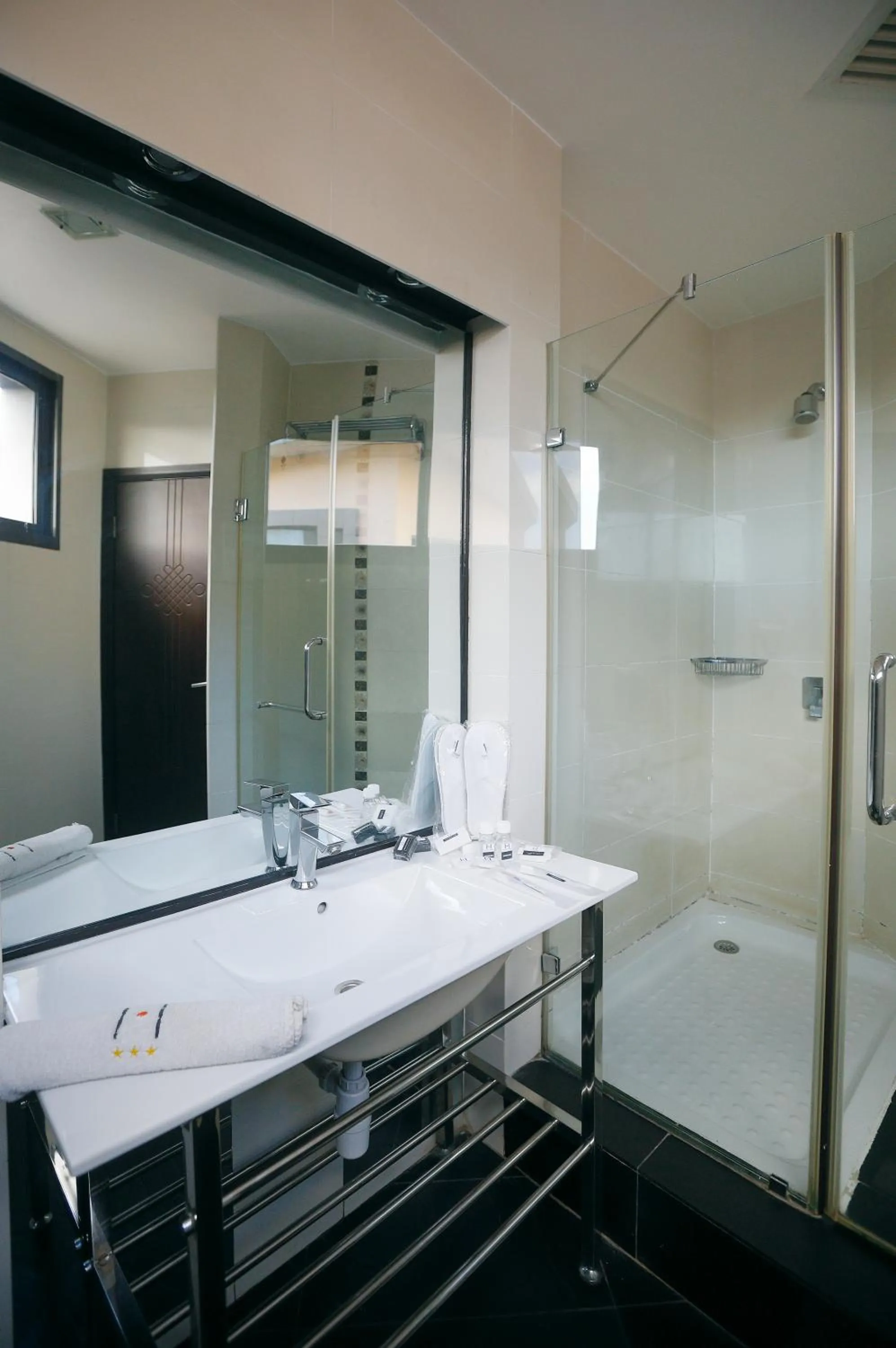 Bathroom in Central Hotel Tana