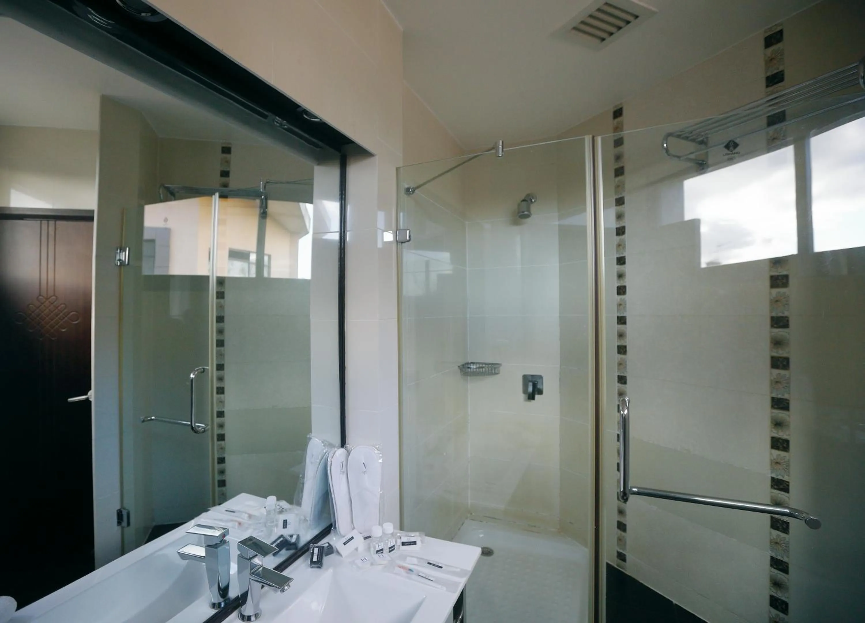 Bathroom in Central Hotel Tana