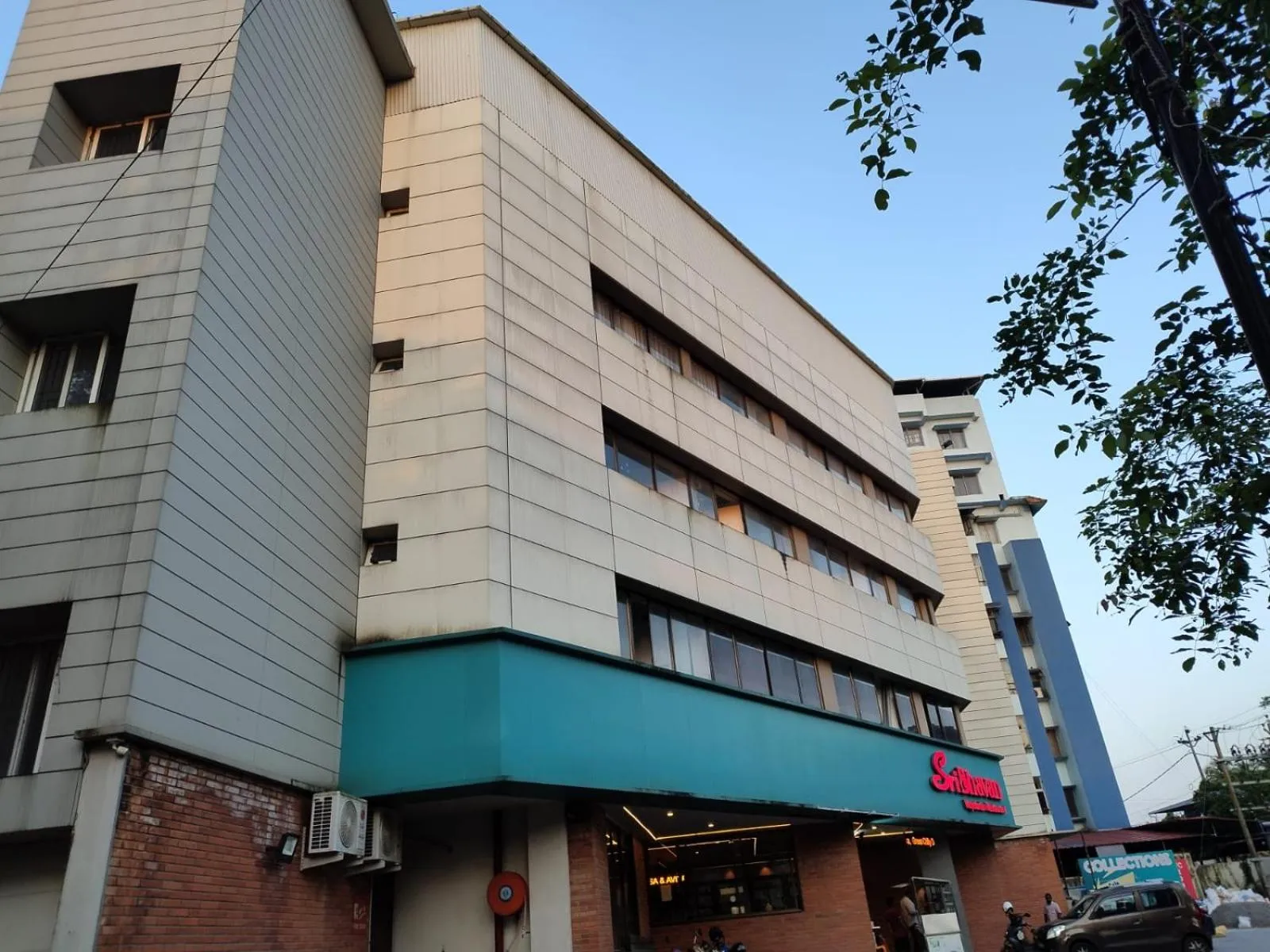 Restaurant/places to eat in Sri bhavan residency