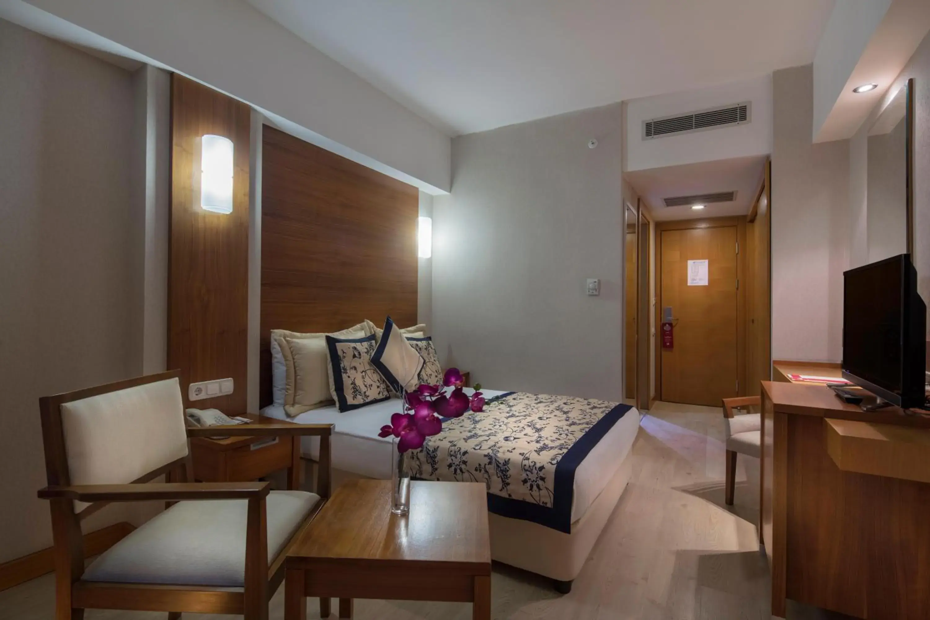 Double or Twin Room with Partial Sea View in Trendy Side Beach Adults Only Double or Twin Room with Partial Sea View in Trendy Side Beach Adults Only