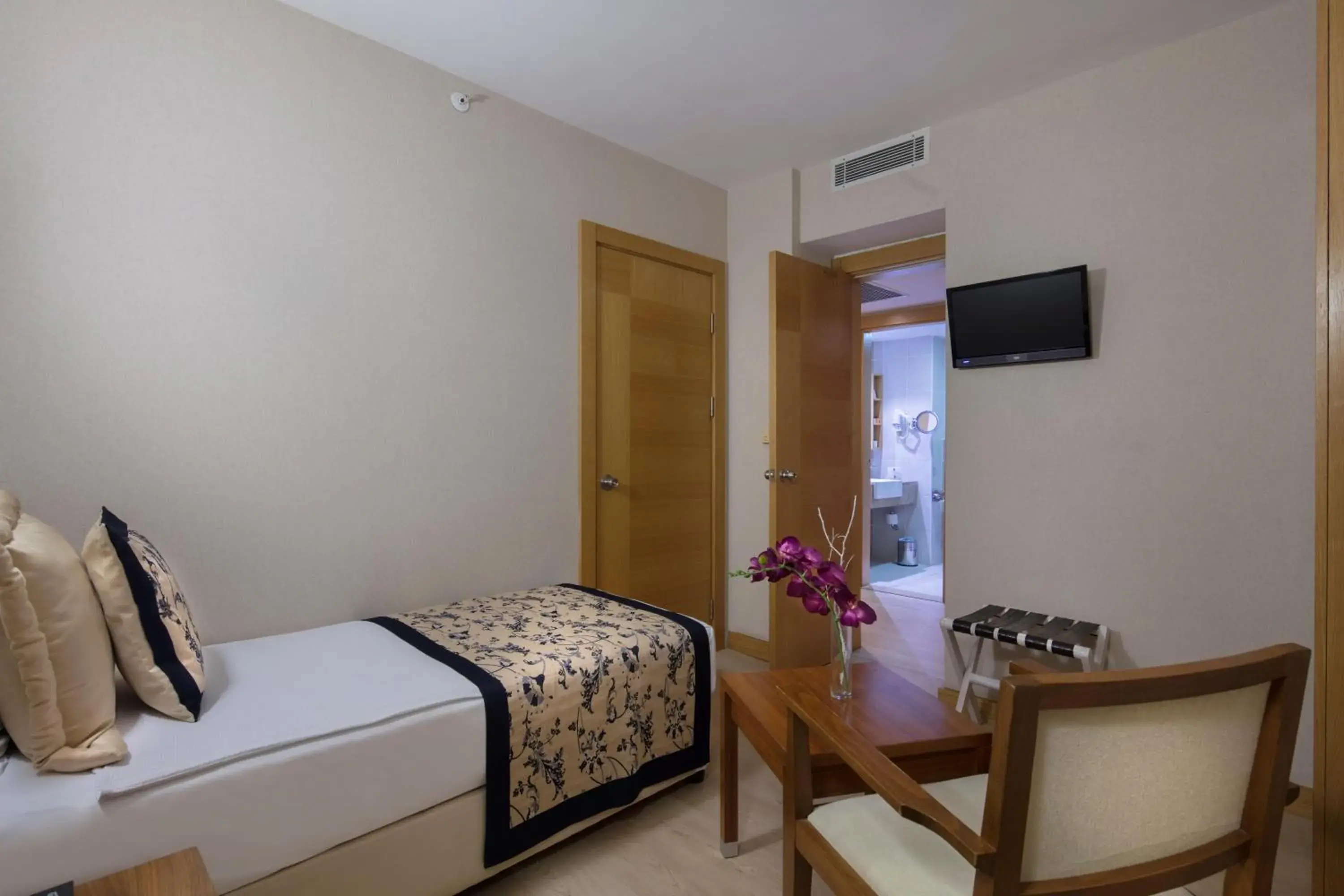 Suite with Garden View in Trendy Side Beach Adults Only Suite with Garden View in Trendy Side Beach Adults Only