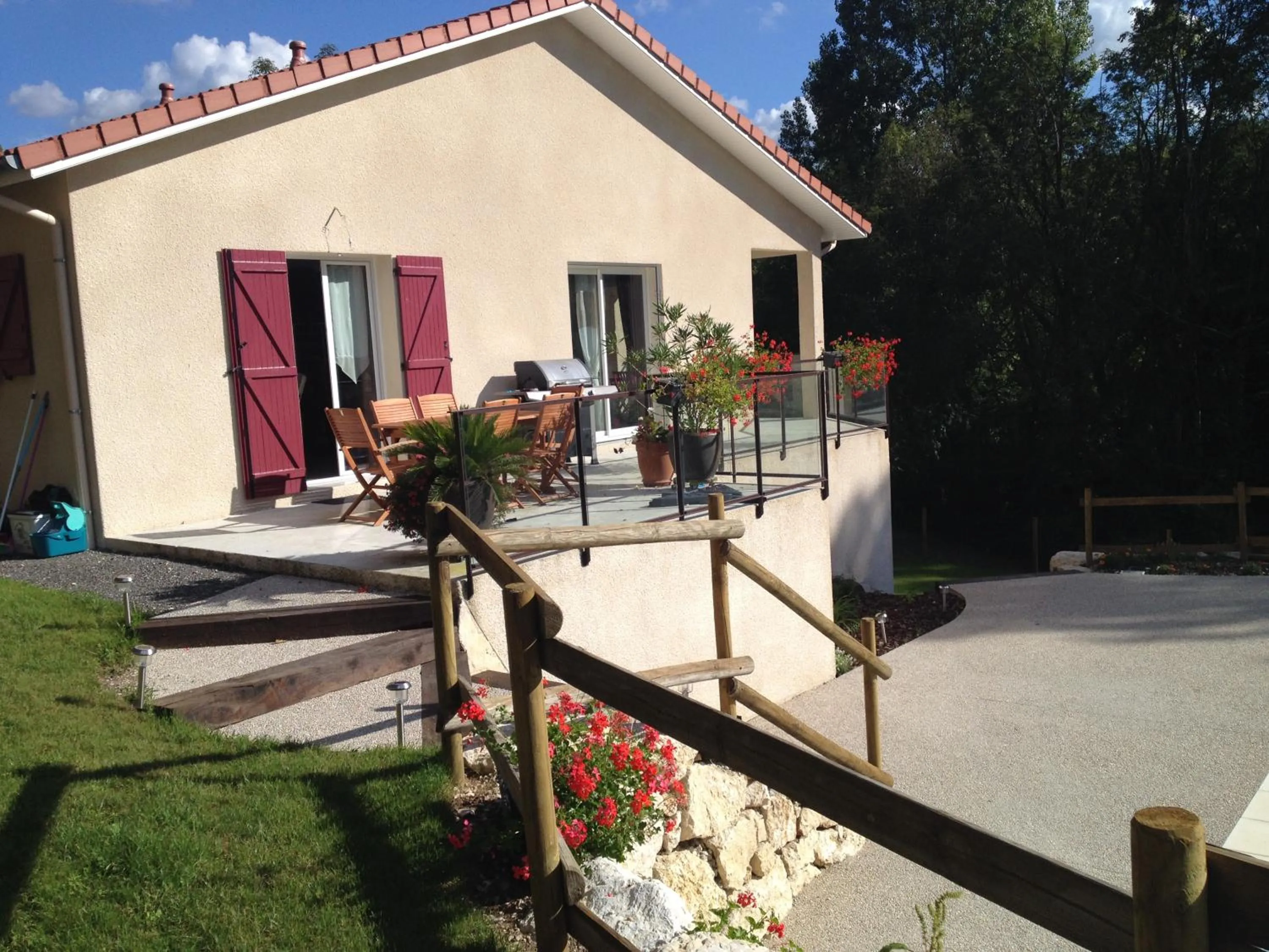 Property building in Le Mas de Servant Roulottes et chambres d'hôtes