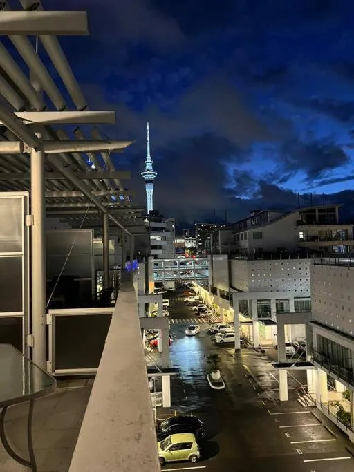 Seaview Waterfront Hotel Apt