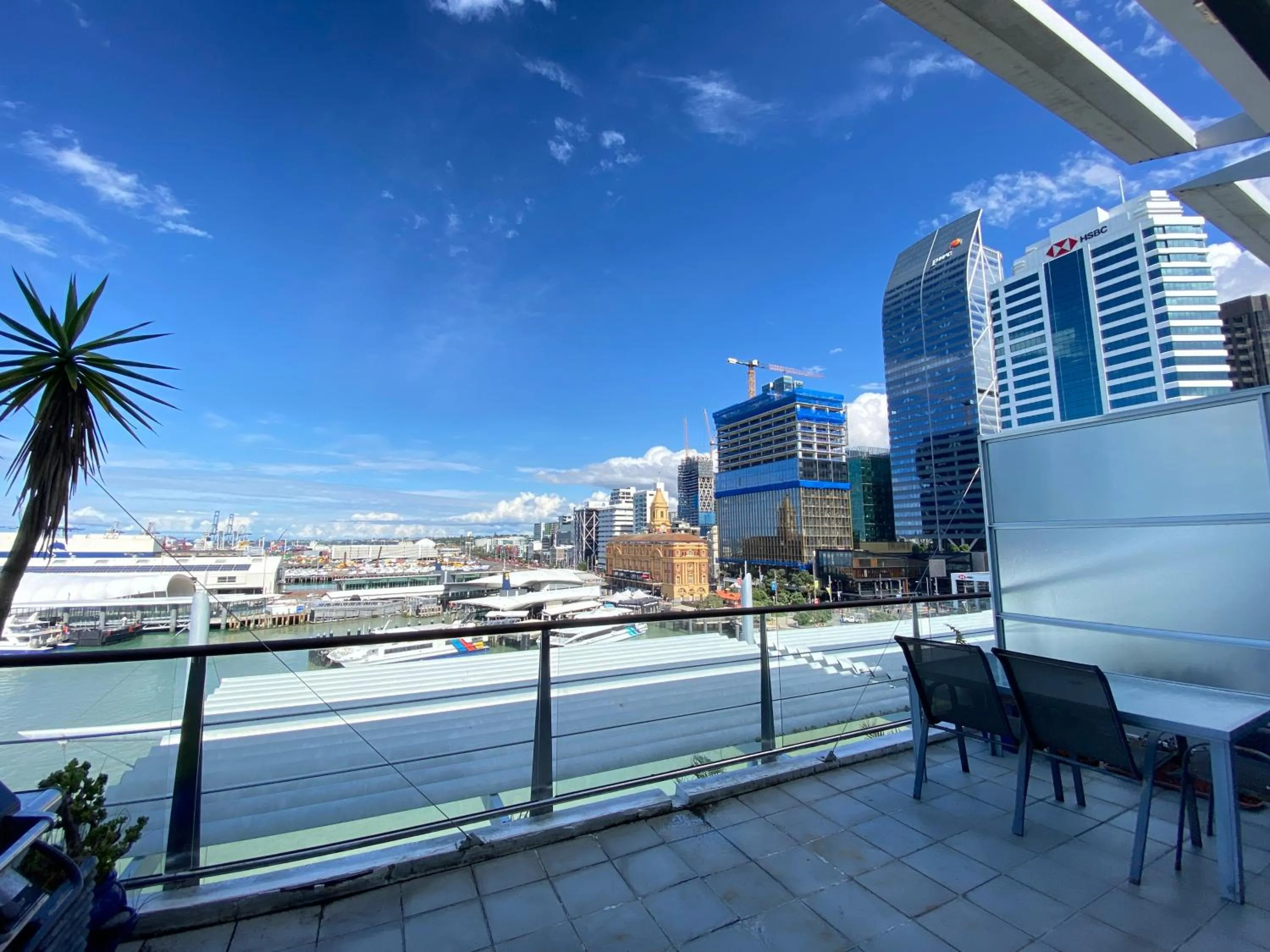 Seaview Waterfront Hotel Apt