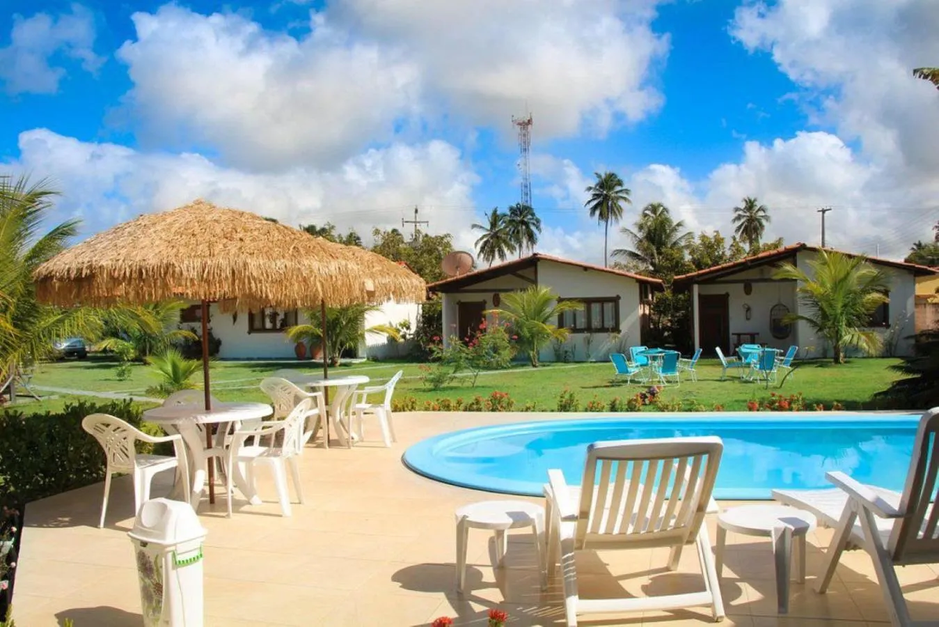 Swimming pool in Pousada Kaluanã