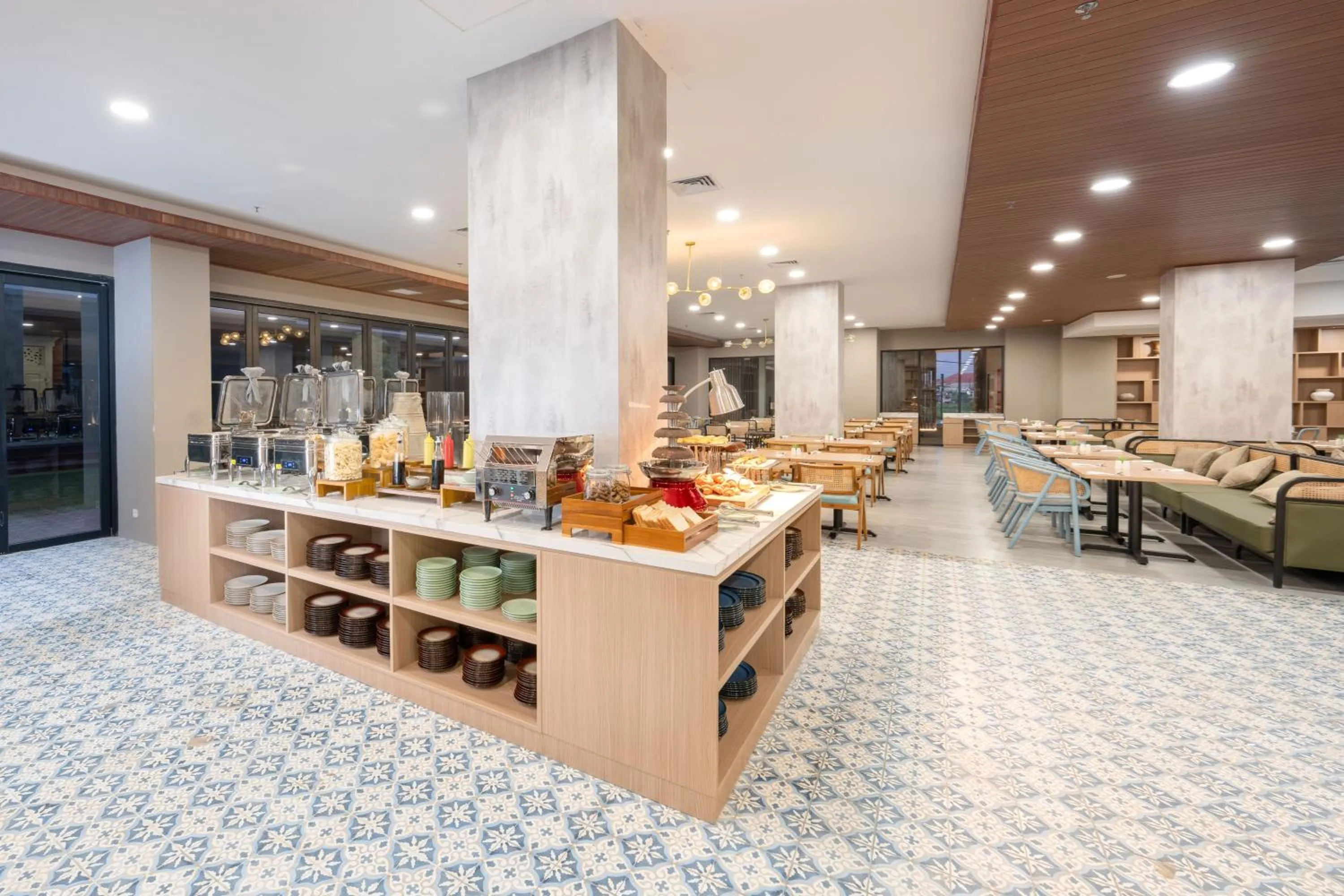 Restaurant/places to eat in Myze Hotel Sumenep