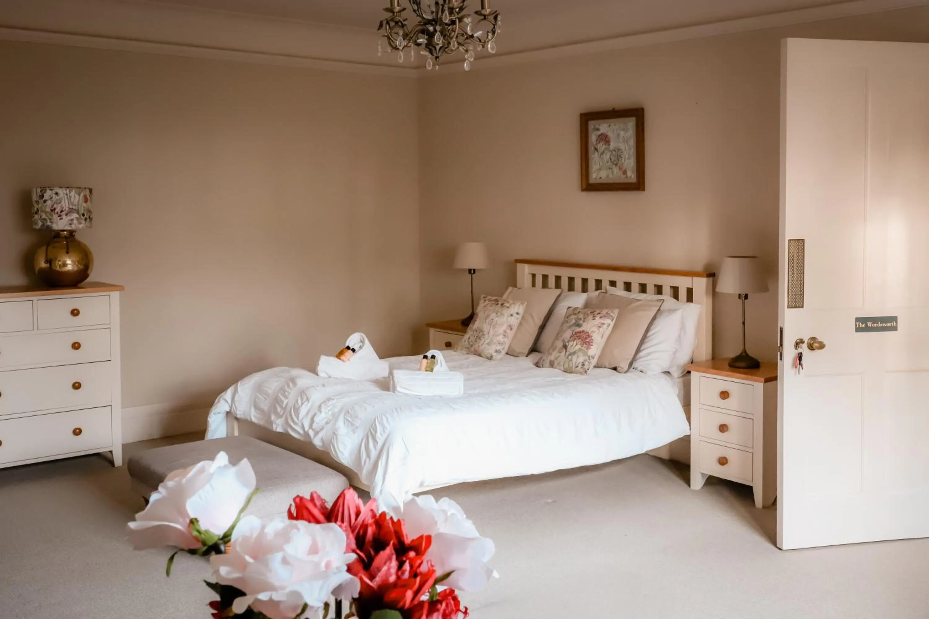 Photo of the whole room, Bed in Gallows Hill