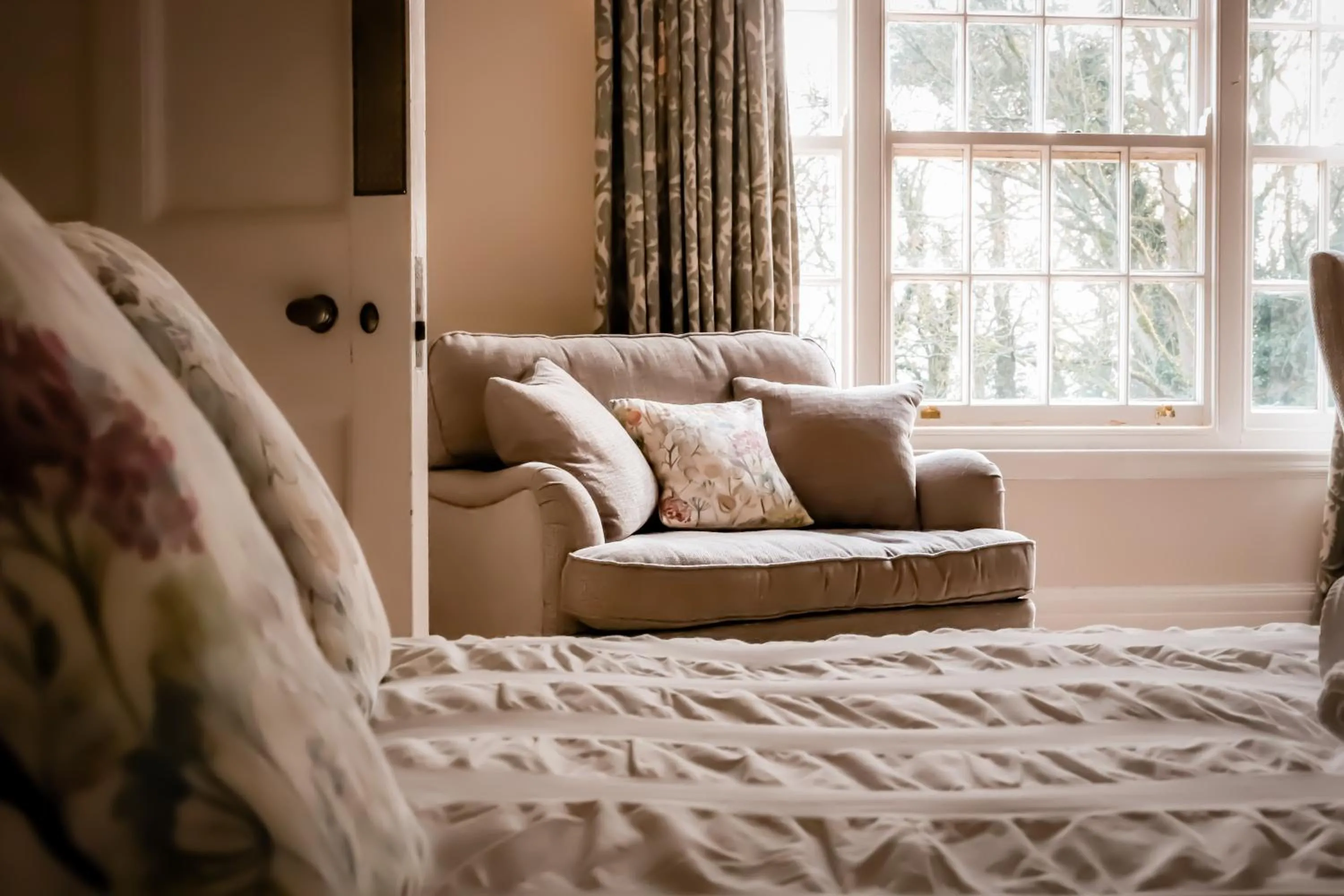 Seating area, Bed in Gallows Hill