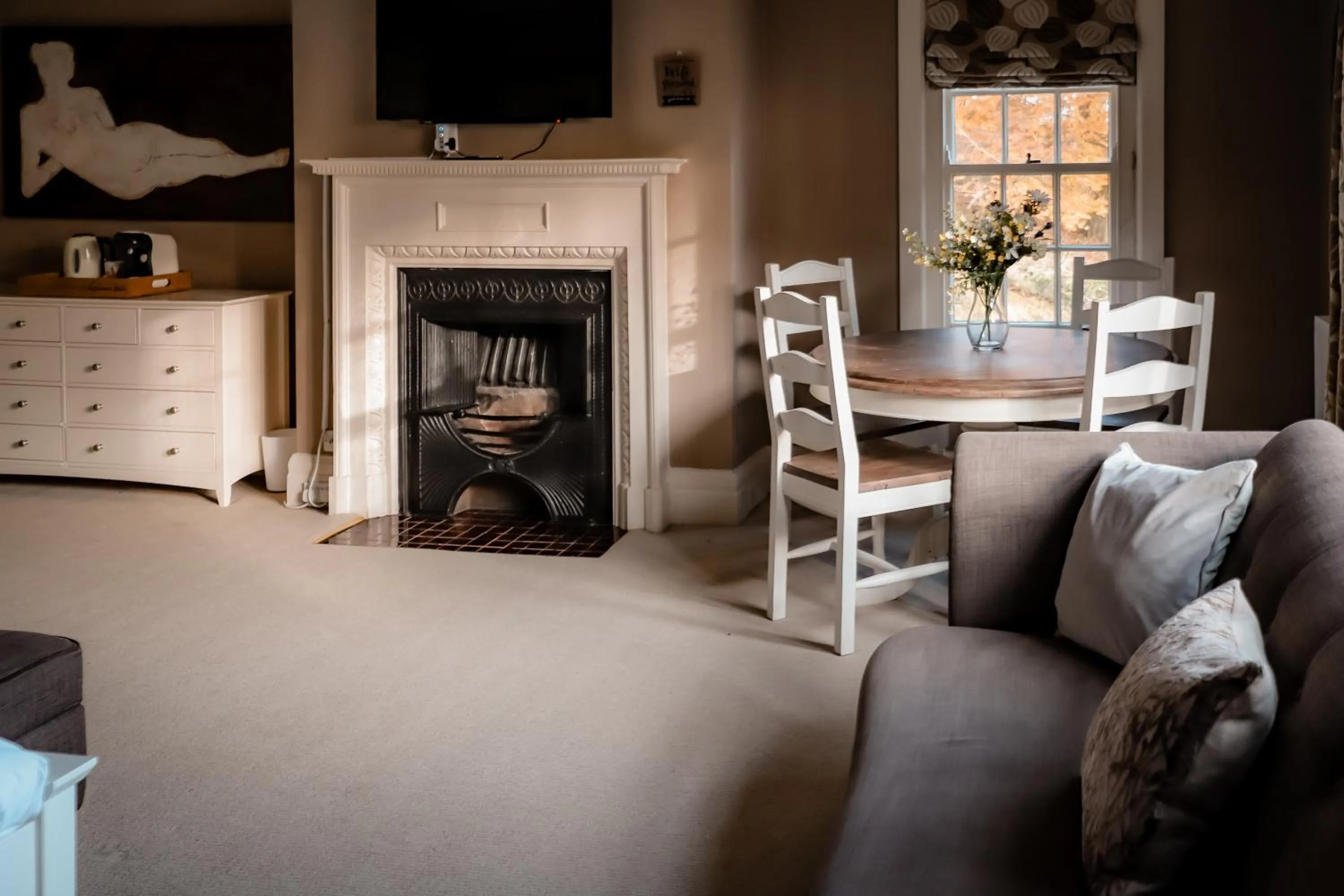Photo of the whole room in Gallows Hill
