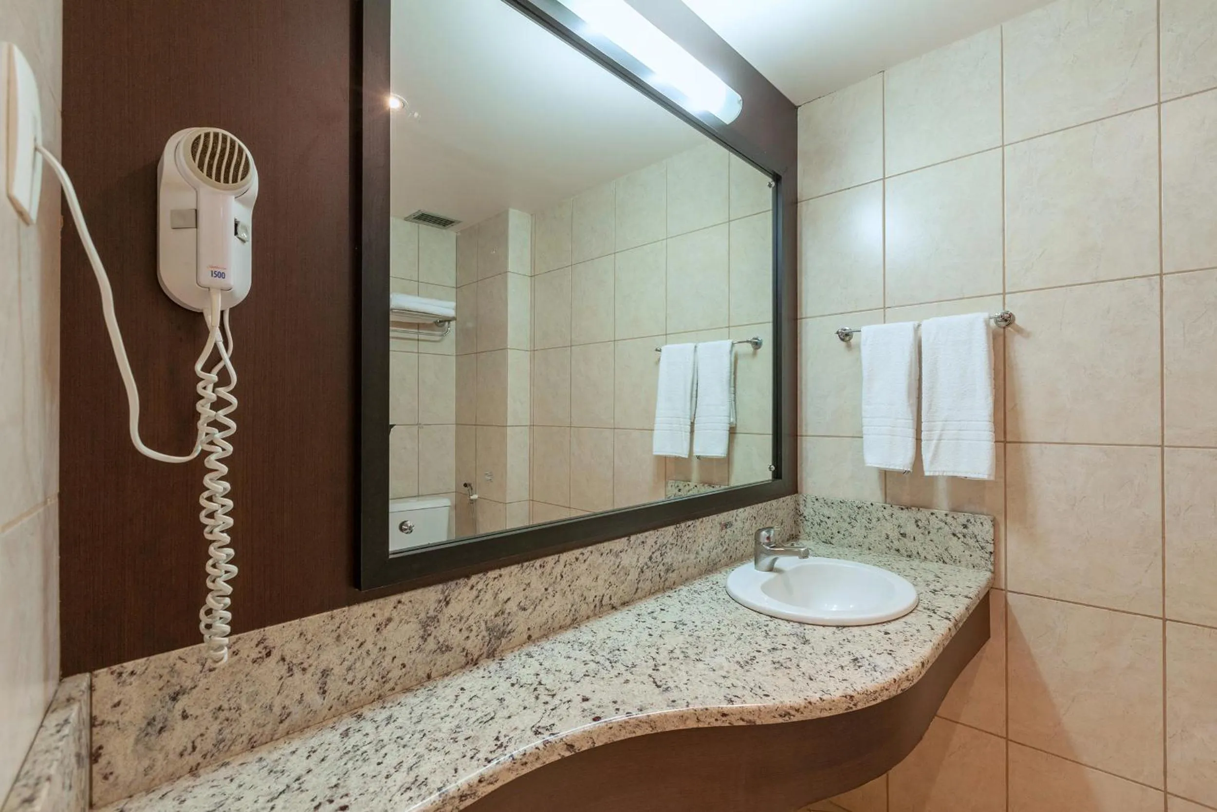 Bathroom in Tri Hotel Vittoria Bento