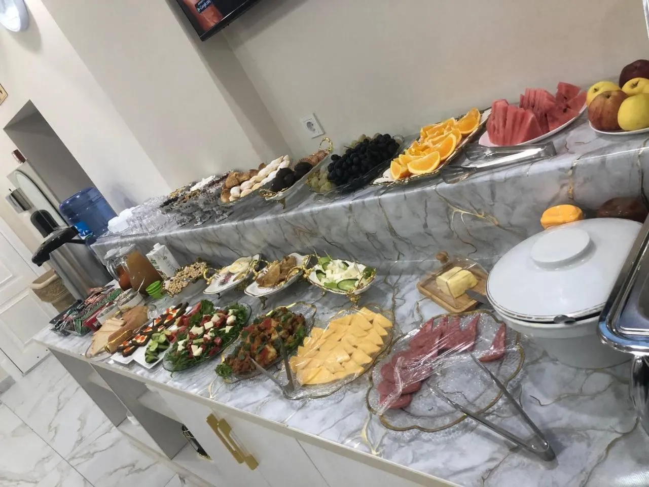 Buffet breakfast in Beksaroy