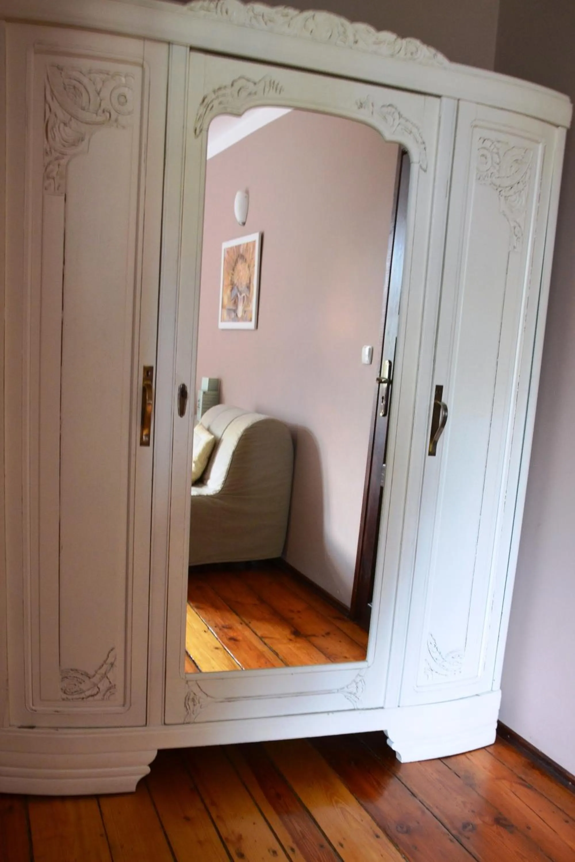 Decorative detail in Stara Szkoła w Harszu