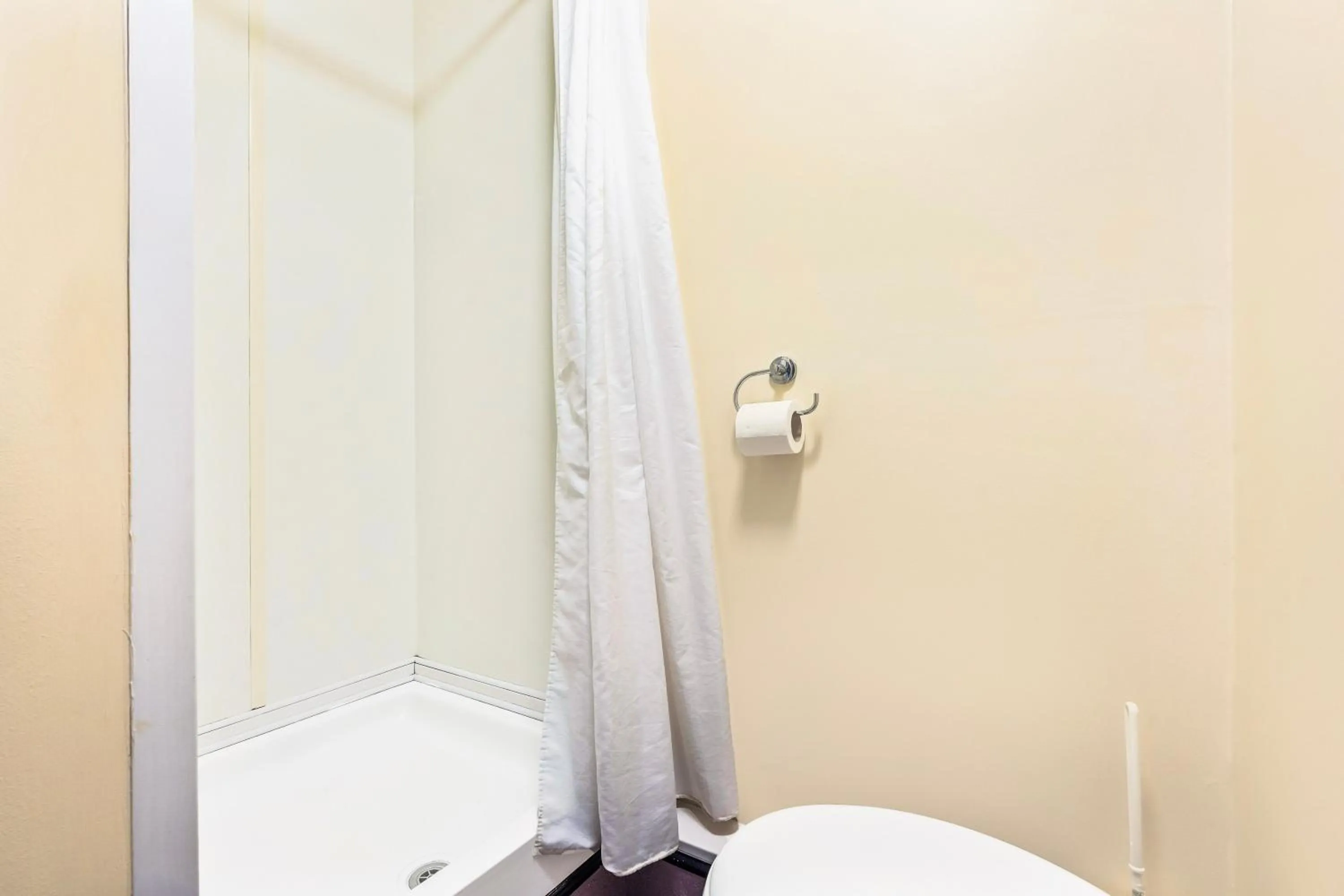 Bathroom in OYO Crewe City Centre