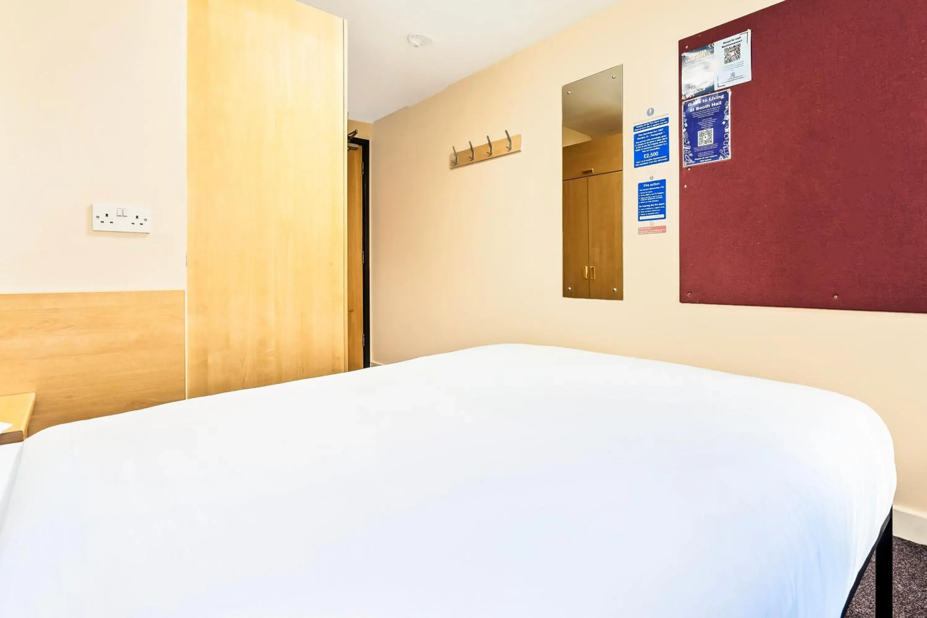 Bedroom in OYO Crewe City Centre Bedroom in OYO Crewe City Centre