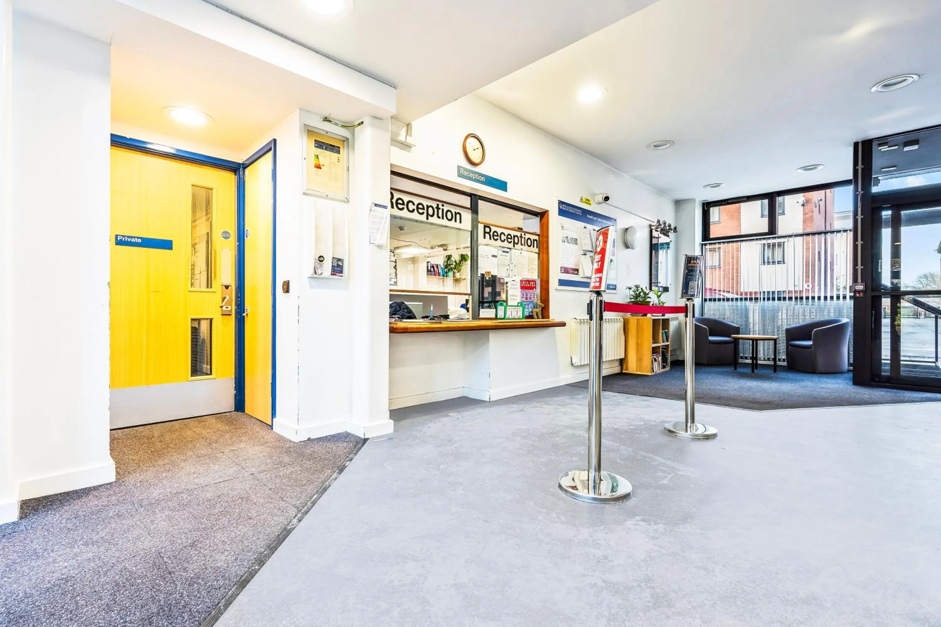 Lobby or reception in OYO Crewe City Centre