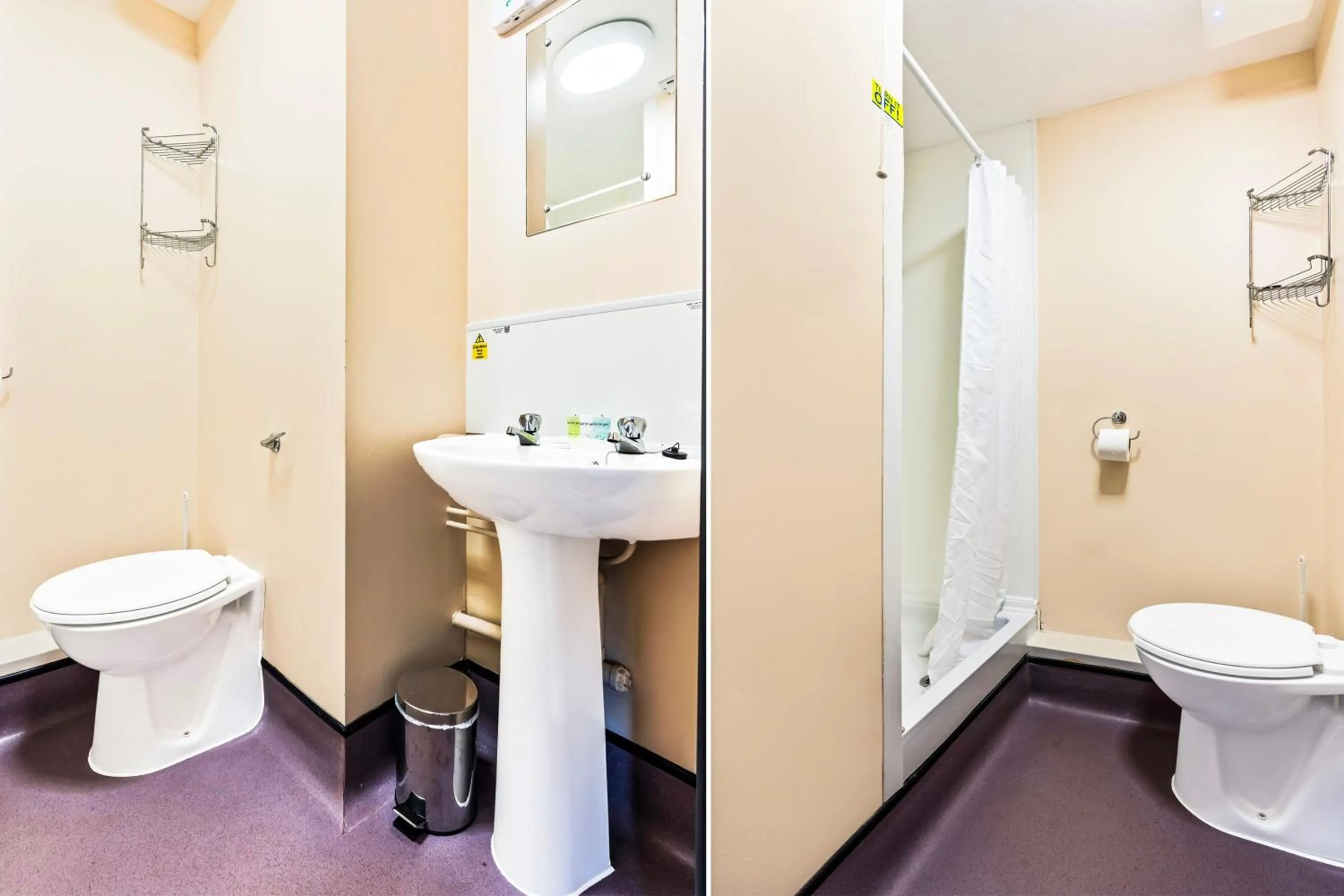 Bathroom in OYO Crewe City Centre