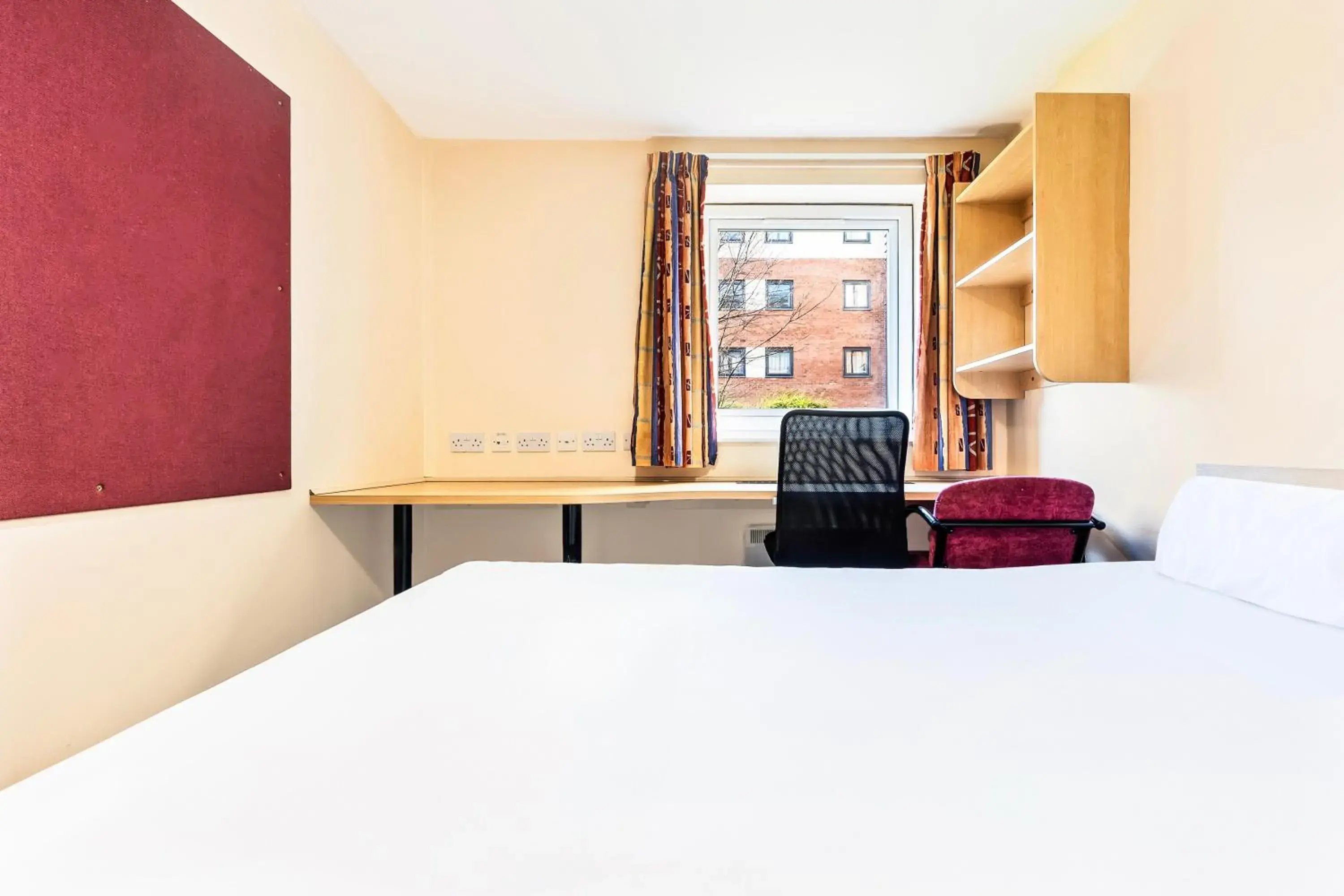 Bedroom in OYO Crewe City Centre Bedroom in OYO Crewe City Centre