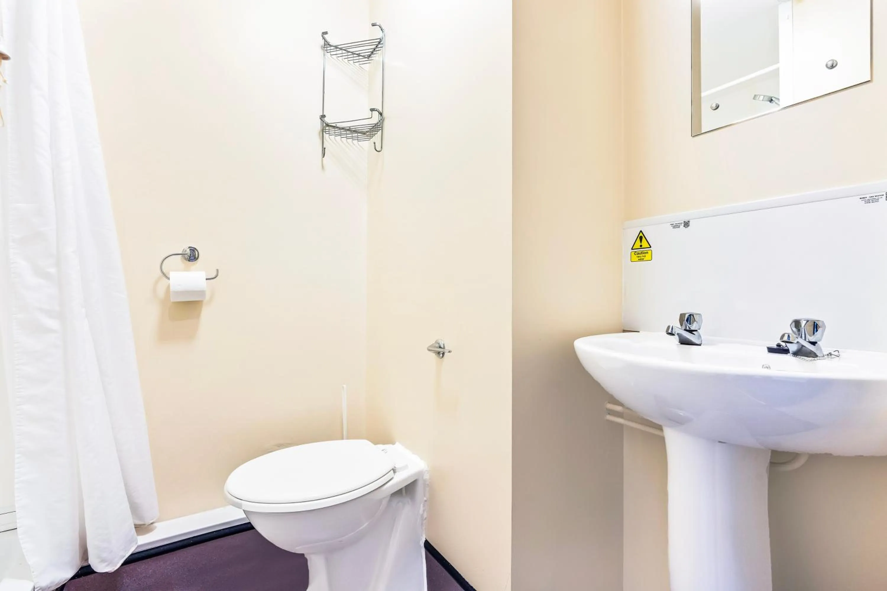 Bathroom in OYO Crewe City Centre