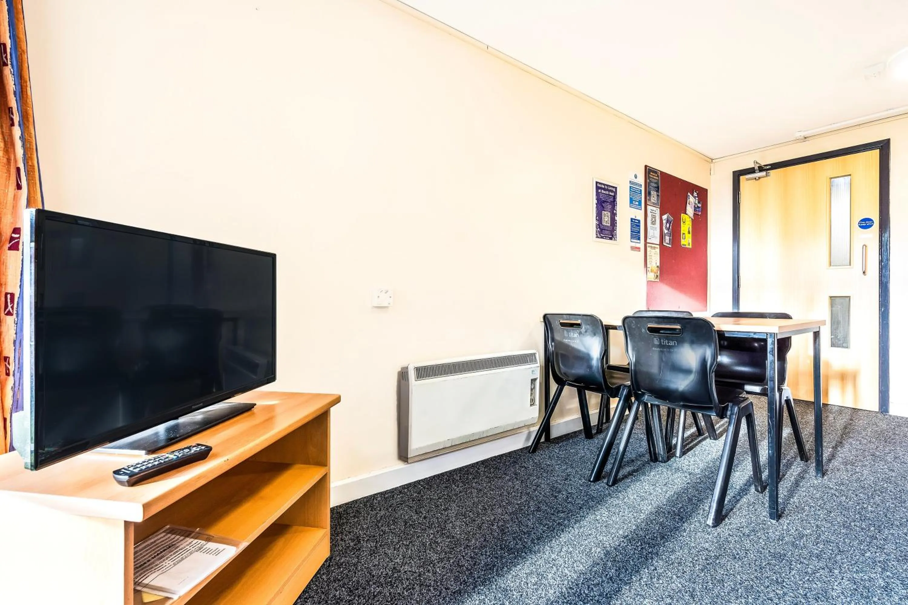 Lobby or reception in OYO Crewe City Centre