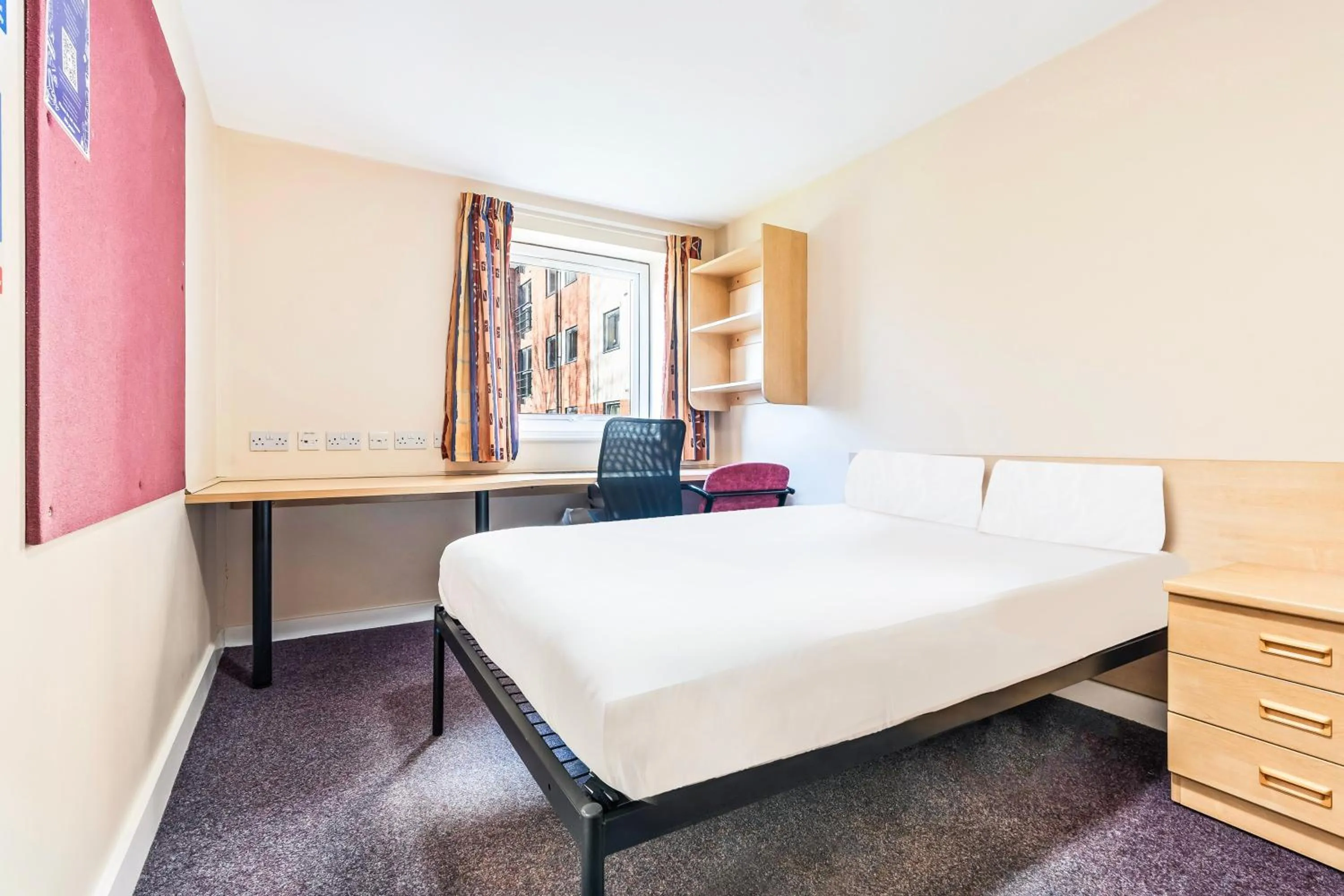 Bedroom in OYO Crewe City Centre