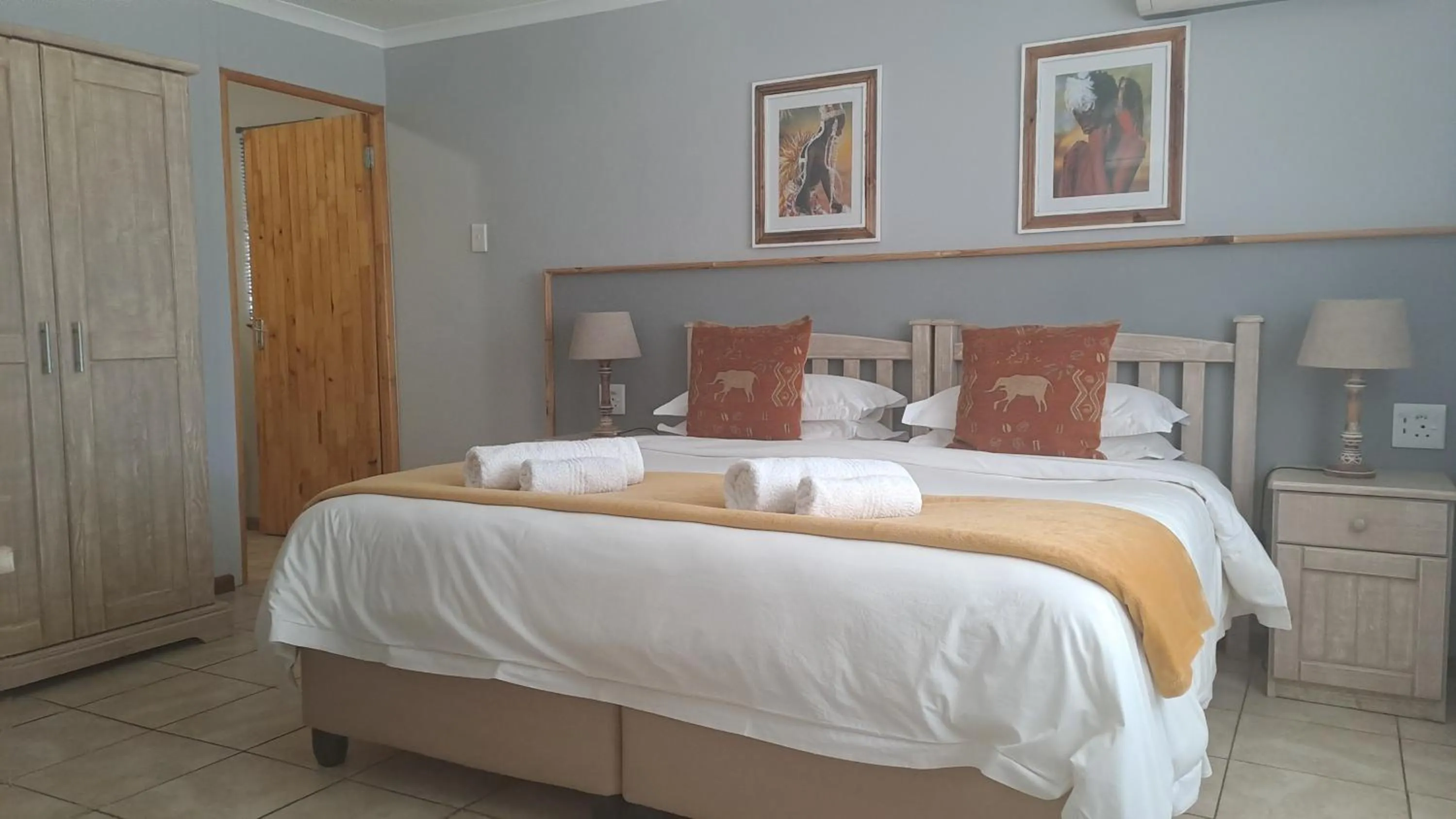 Bed in African Dawn B&B