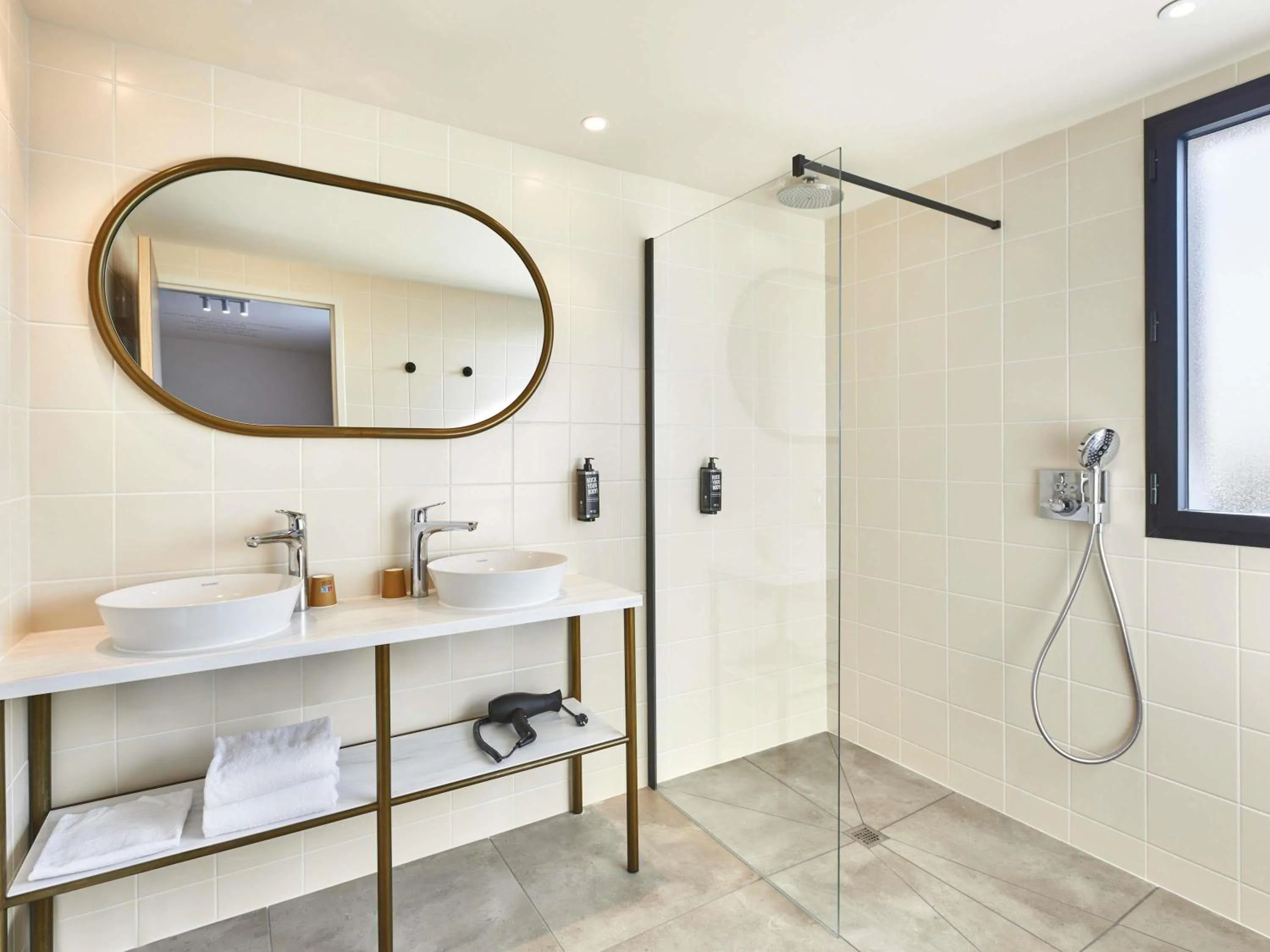 Bedroom in ibis Styles La Roche-sur-Yon