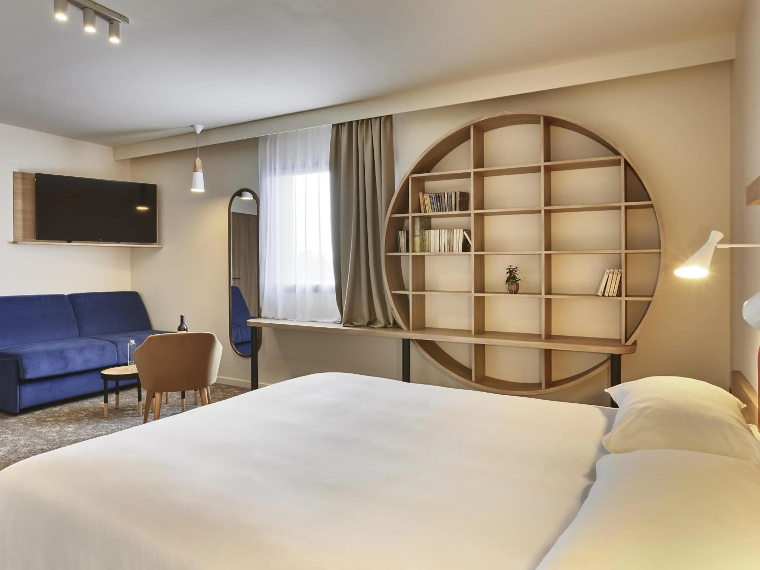 Bedroom, Bed in ibis Styles La Roche-sur-Yon