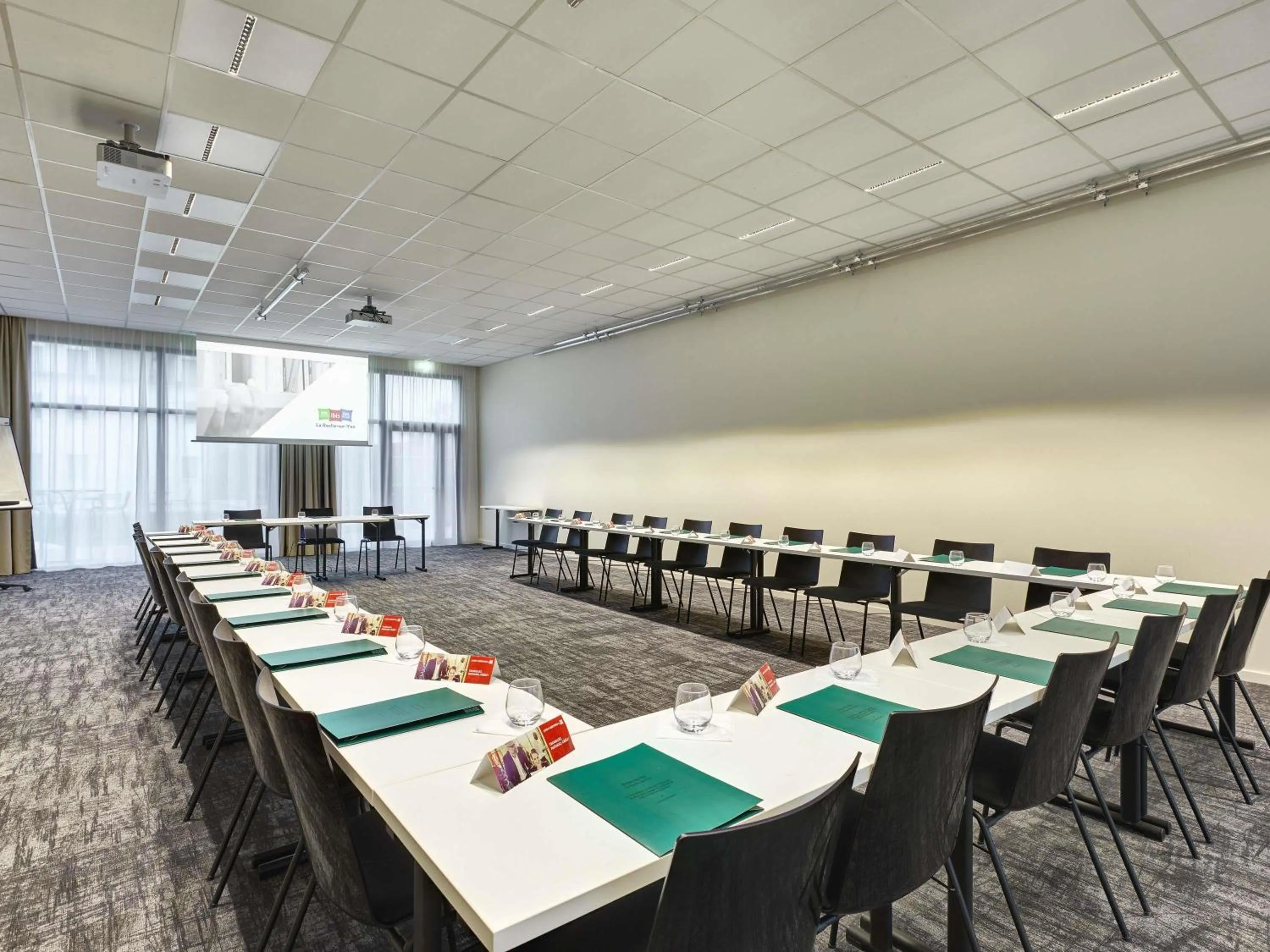 Meeting/conference room in ibis Styles La Roche-sur-Yon