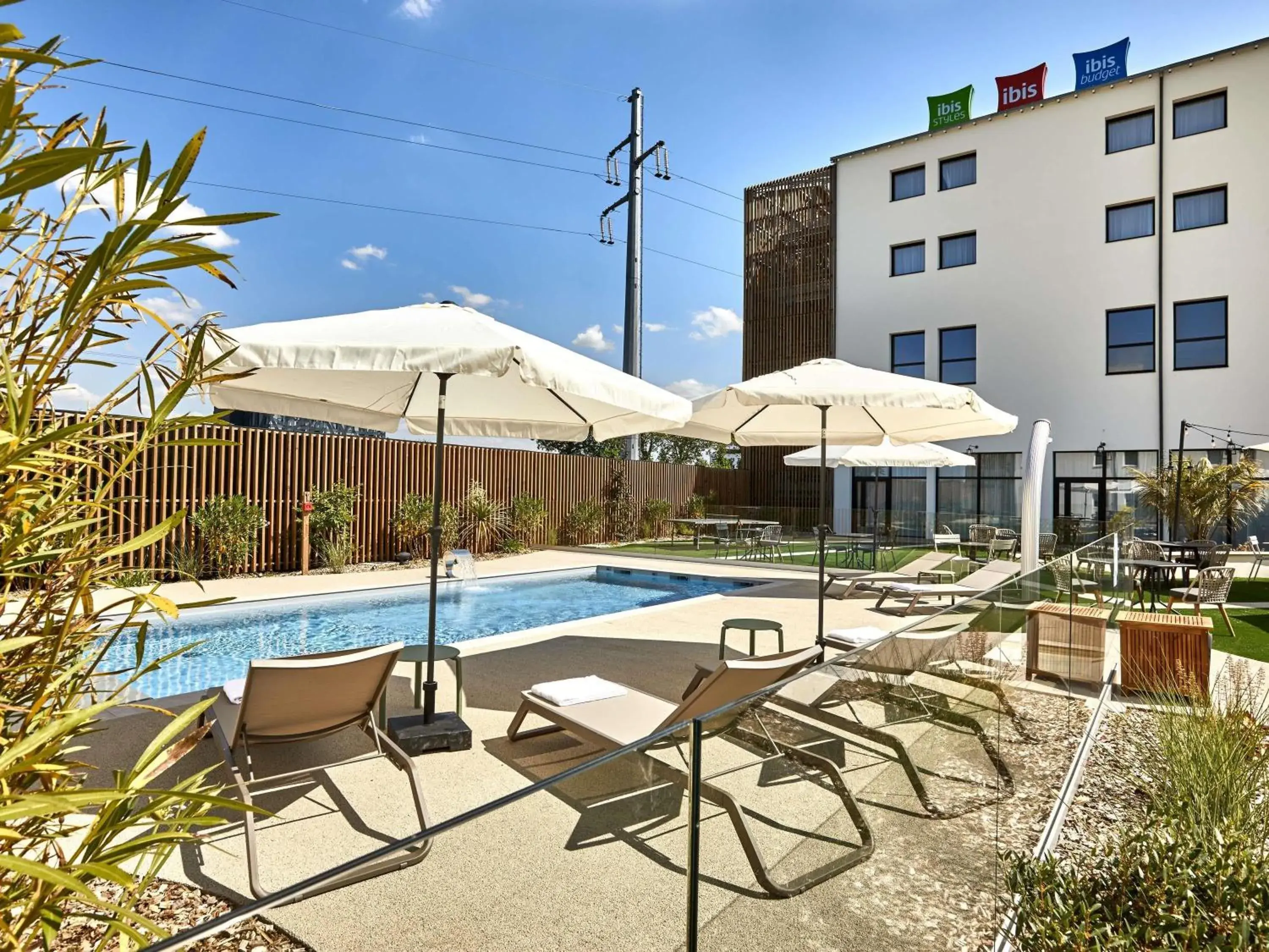 Pool view in ibis Styles La Roche-sur-Yon Pool view in ibis Styles La Roche-sur-Yon