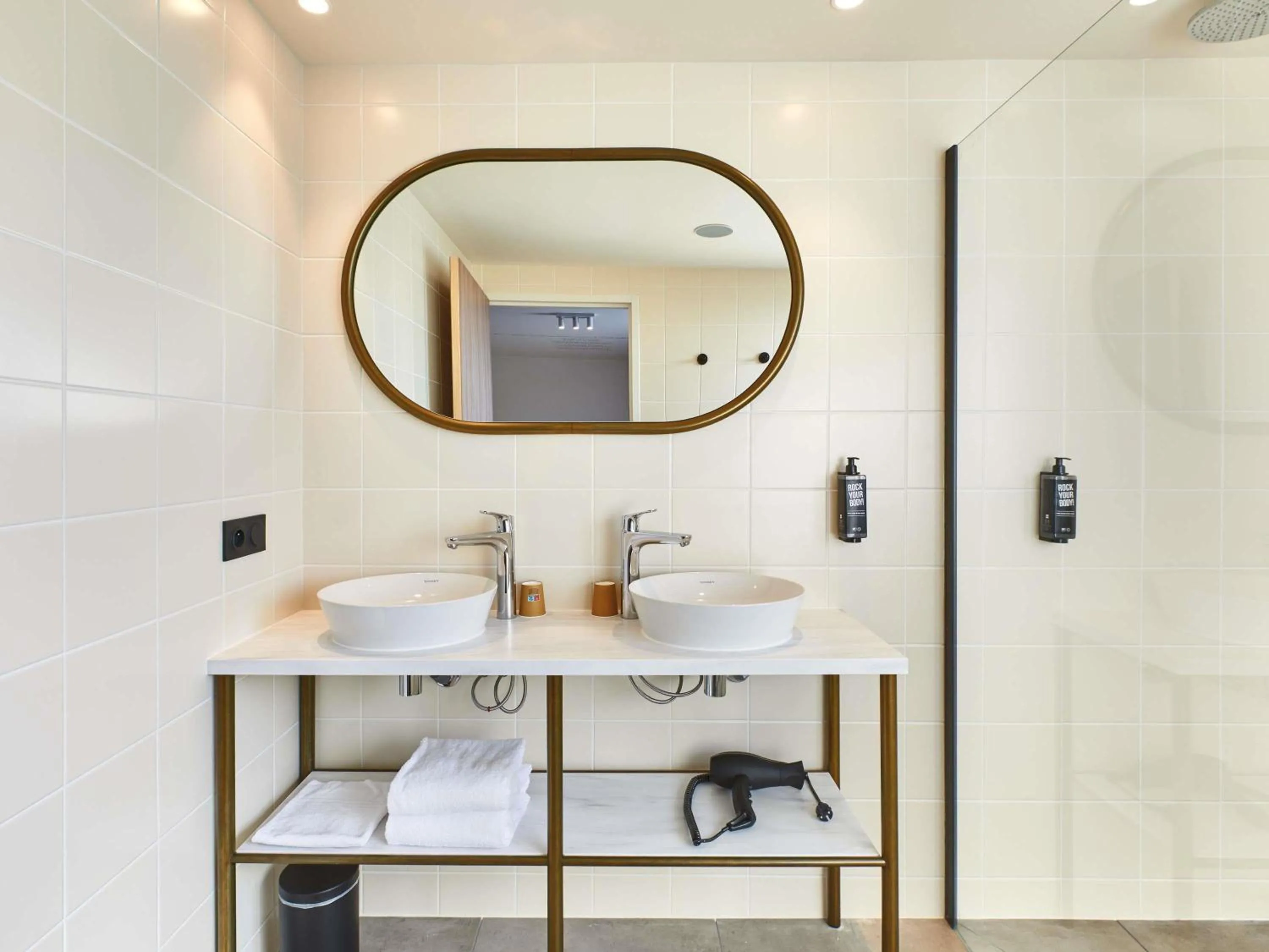 Bedroom in ibis Styles La Roche-sur-Yon