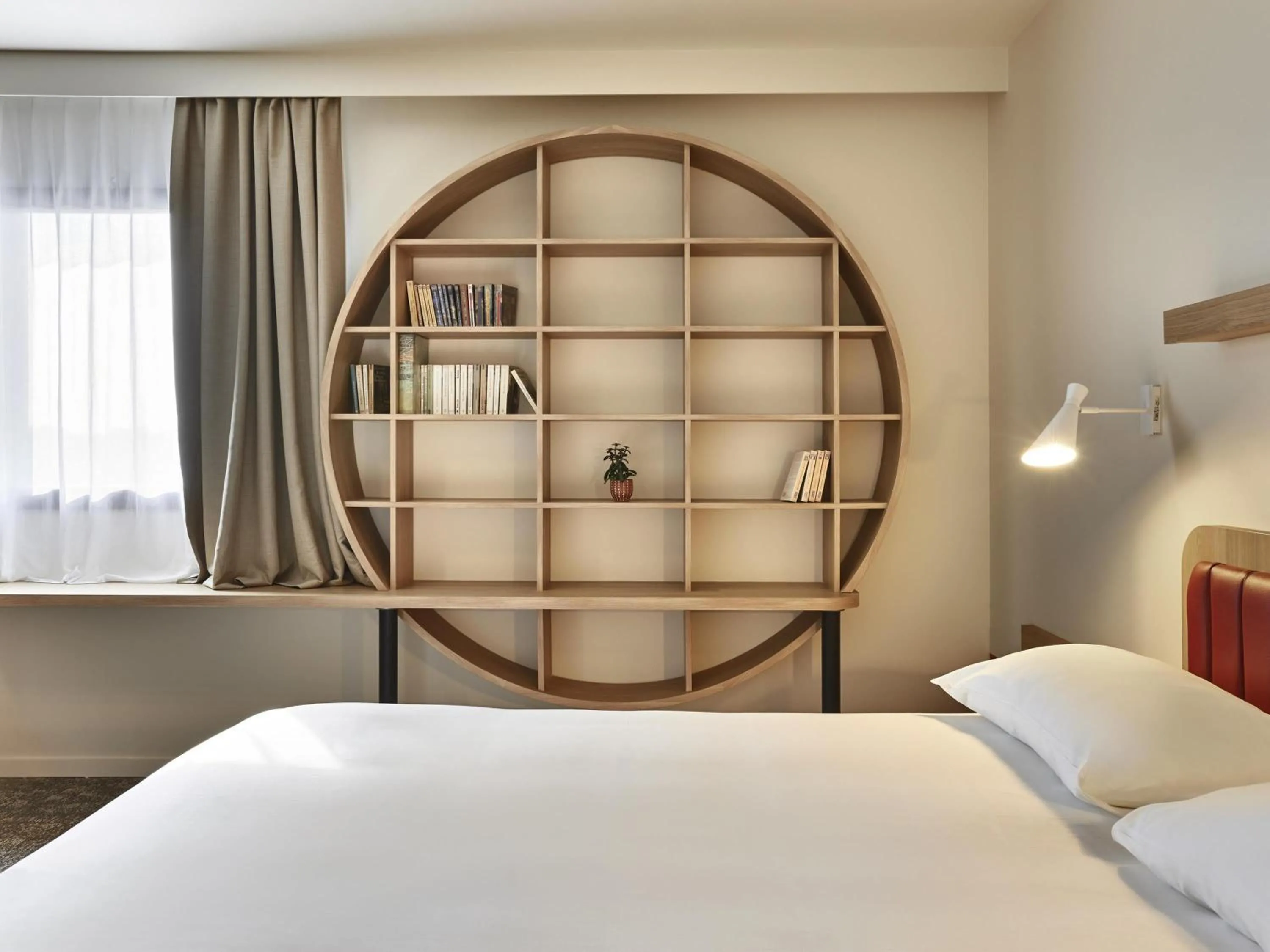 Bedroom, Bed in ibis Styles La Roche-sur-Yon