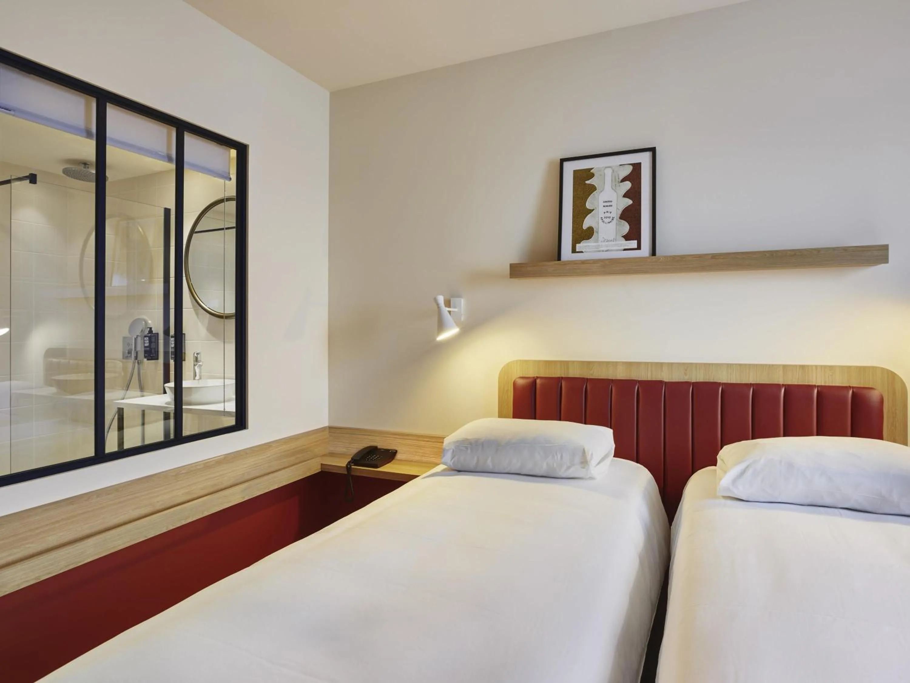 Bedroom, Bed in ibis Styles La Roche-sur-Yon
