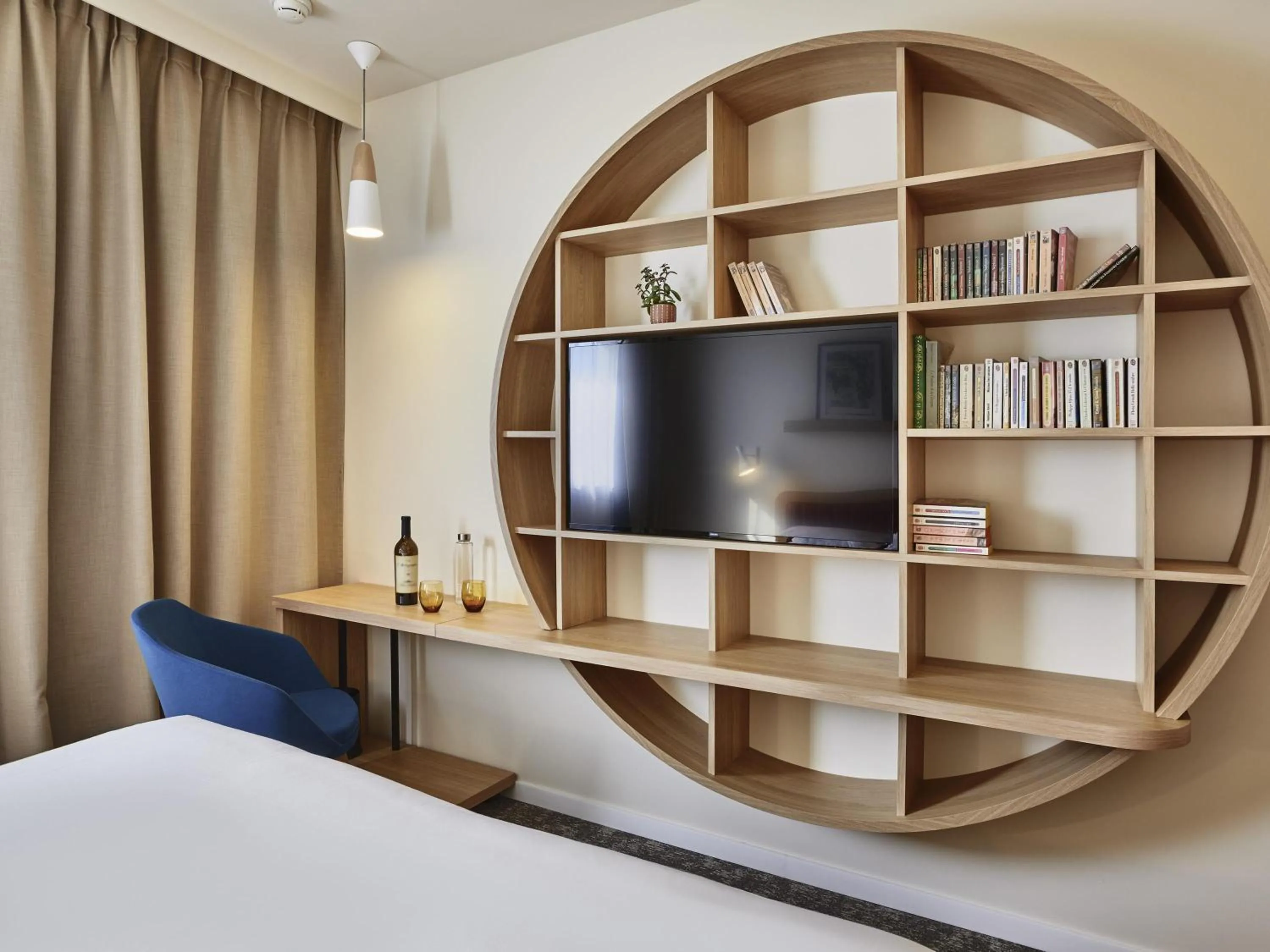 Bedroom, Bed in ibis Styles La Roche-sur-Yon