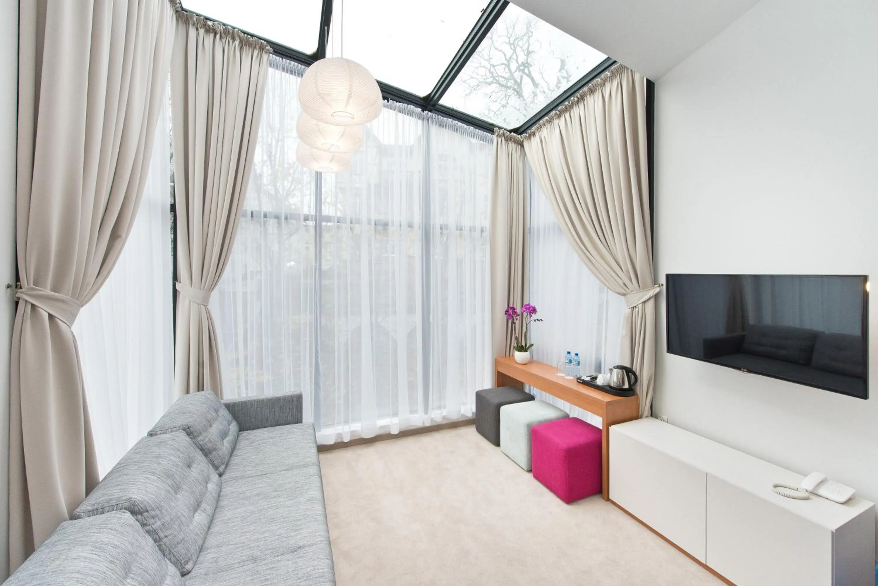 Photo of the whole room in Villa 21 by Victus