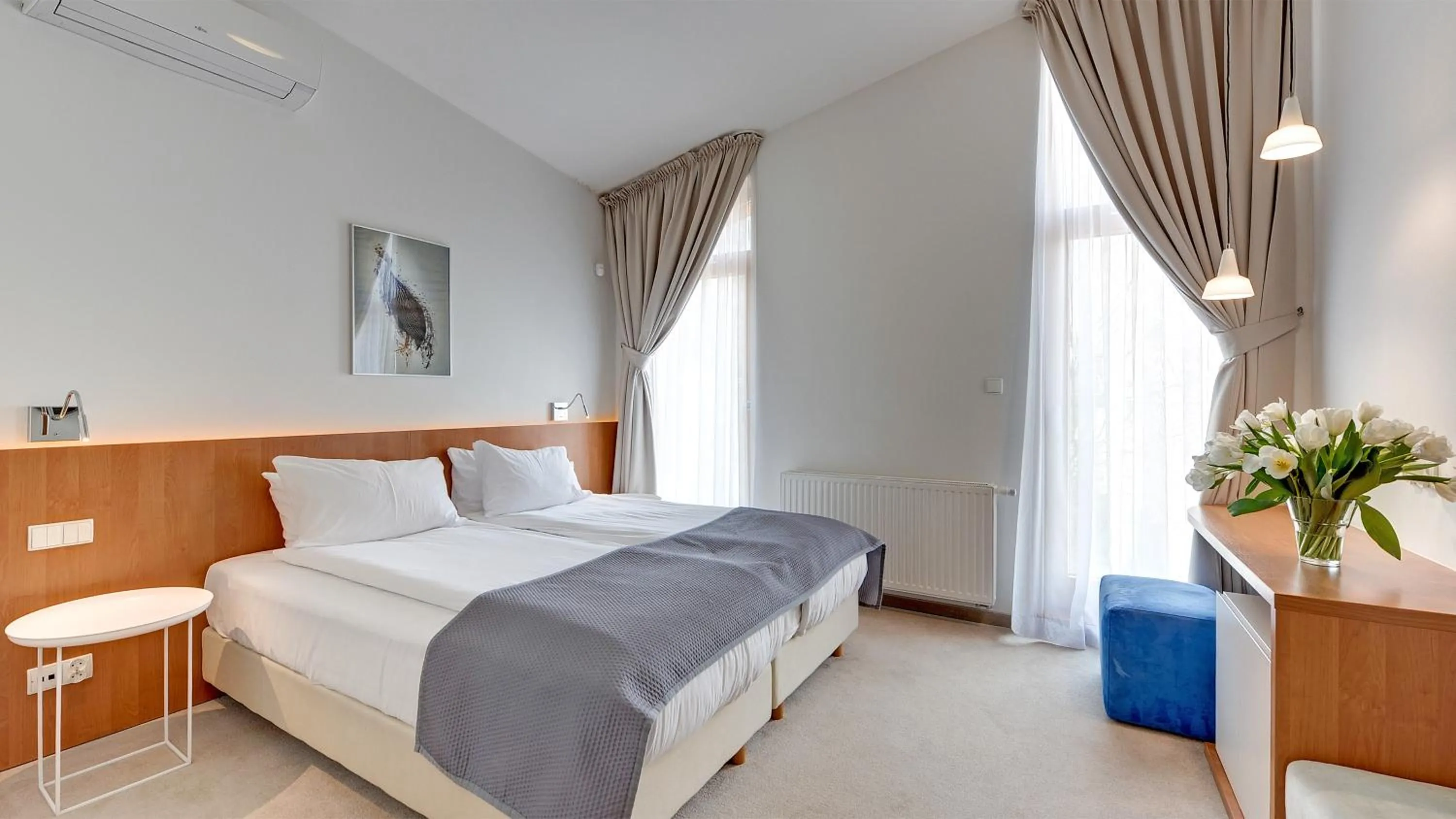 Photo of the whole room, Bed in Villa 21 by Victus