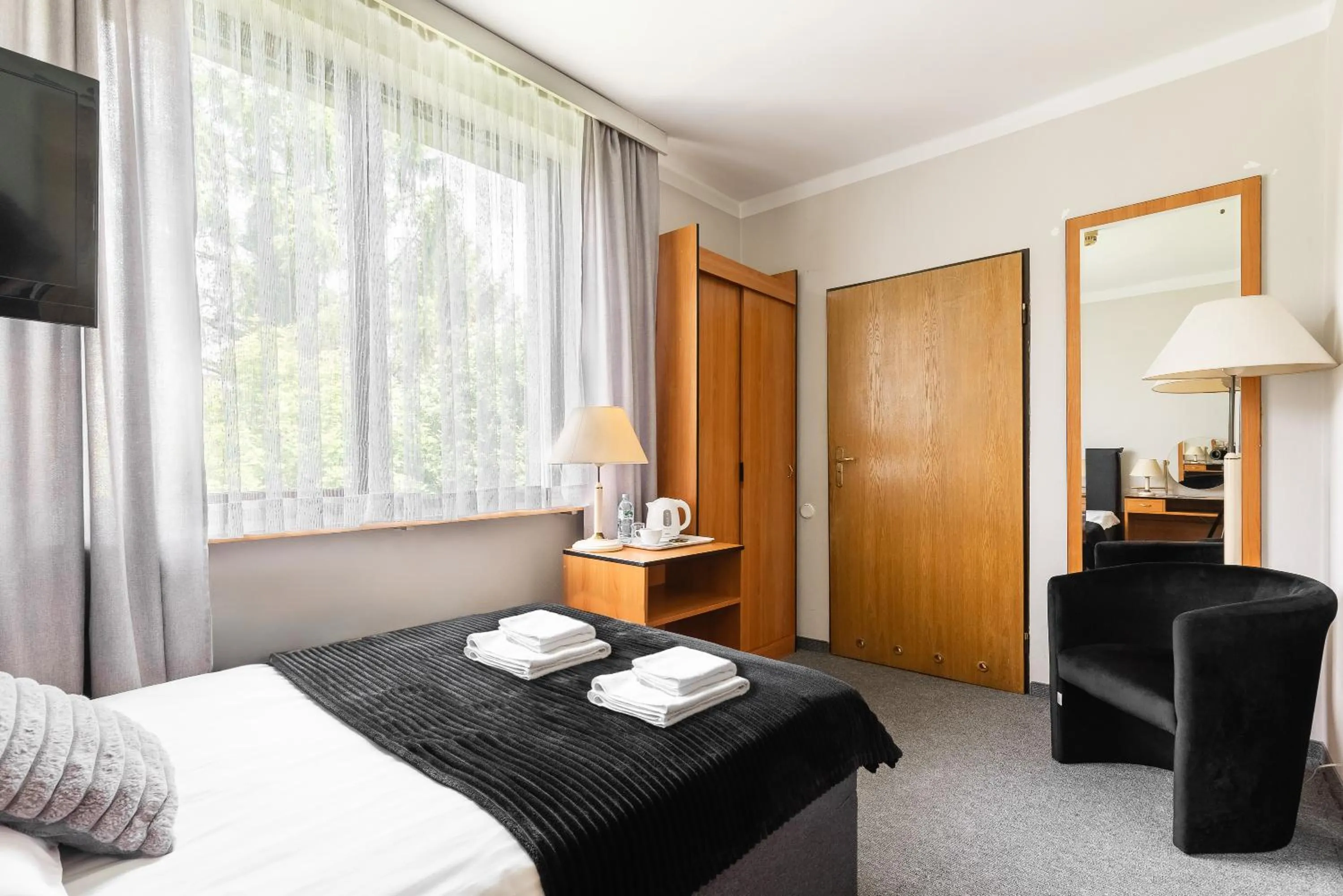 Bed in Hotel Helios 300m od Krupówek nowy BASEN od 12 lipca