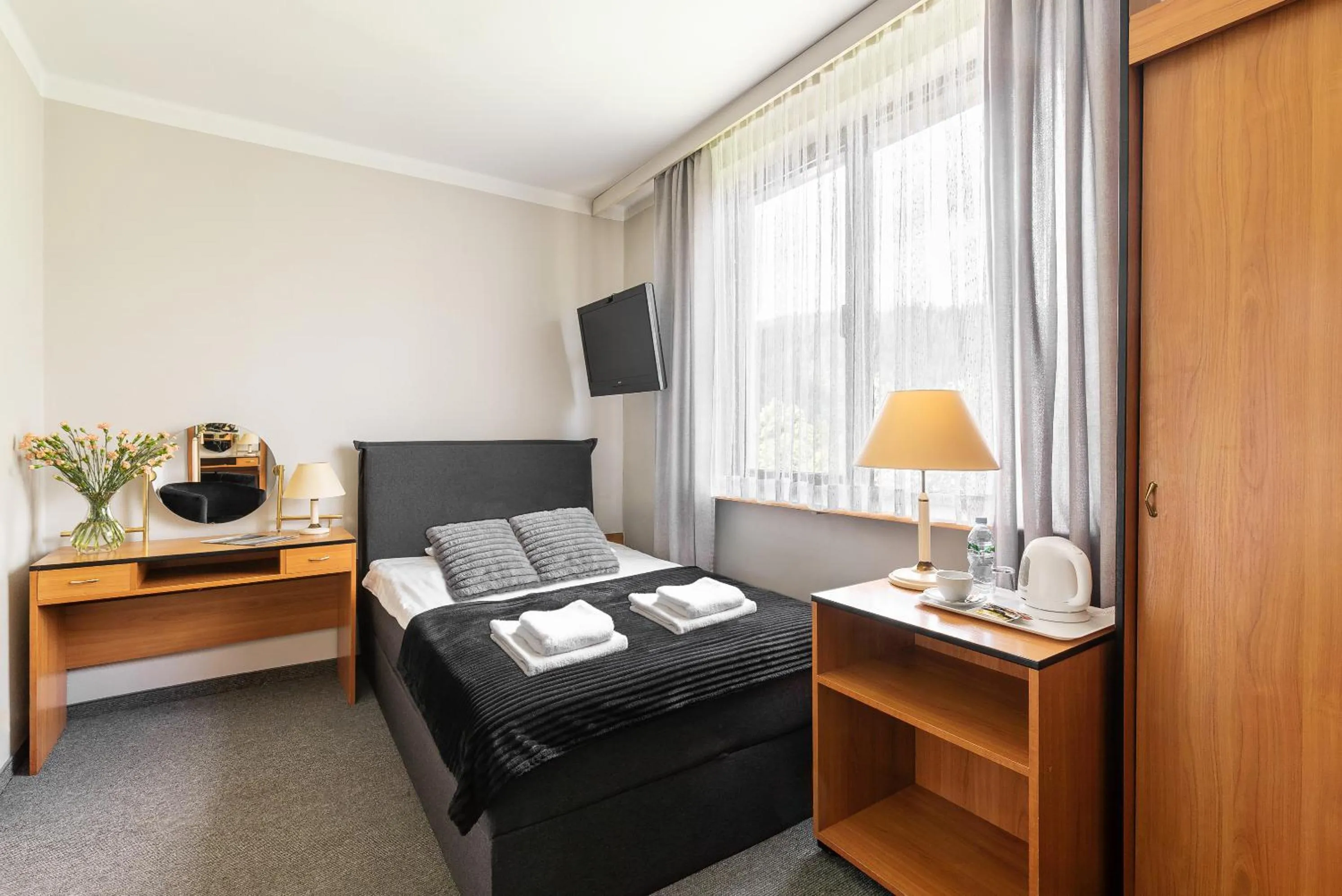 Bed in Hotel Helios 300m od Krupówek nowy BASEN od 12 lipca