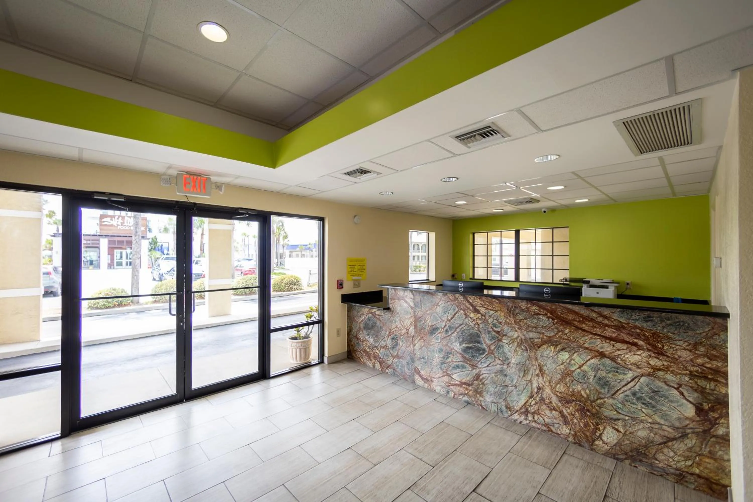 Lobby or reception in Ocean Breeze Inn