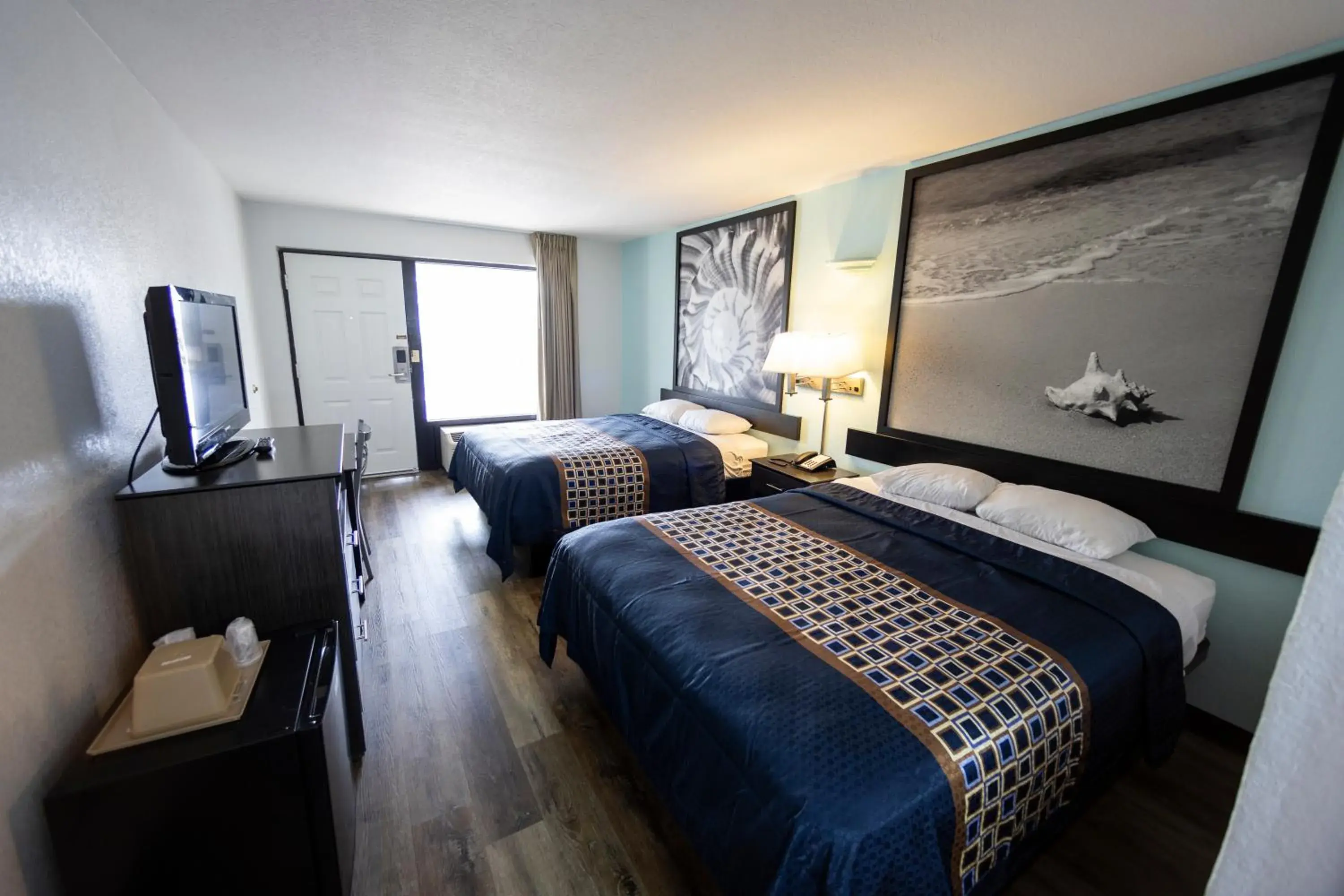 Photo of the whole room, Bed in Ocean Breeze Inn Photo of the whole room, Bed in Ocean Breeze Inn