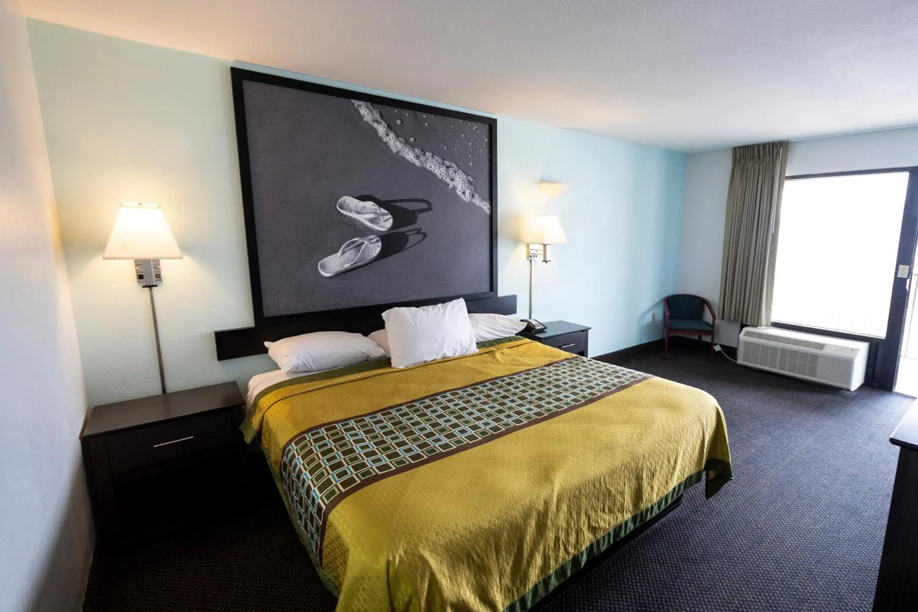 Photo of the whole room, Bed in Ocean Breeze Inn Photo of the whole room, Bed in Ocean Breeze Inn