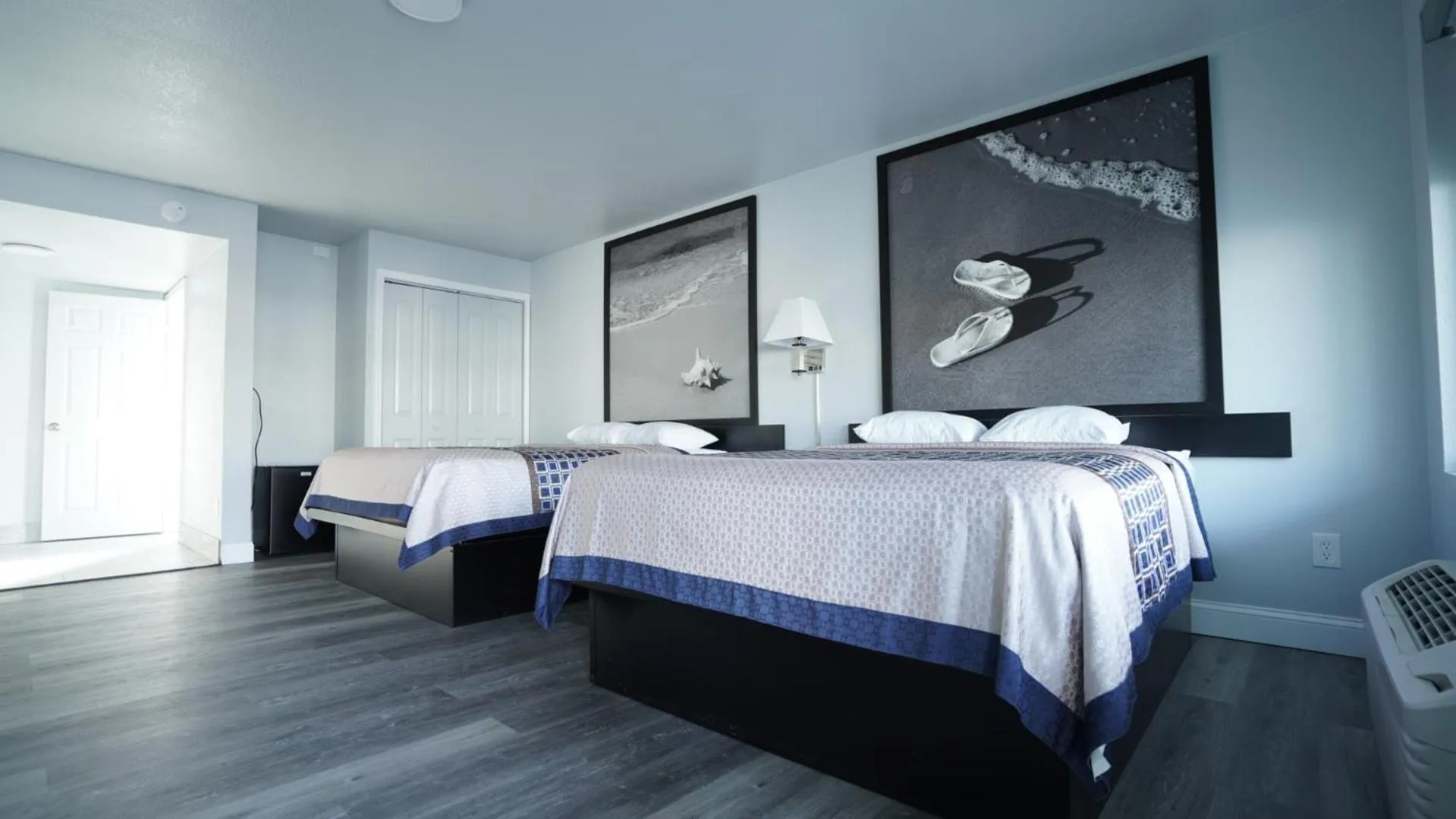 Bed in Ocean Breeze Inn