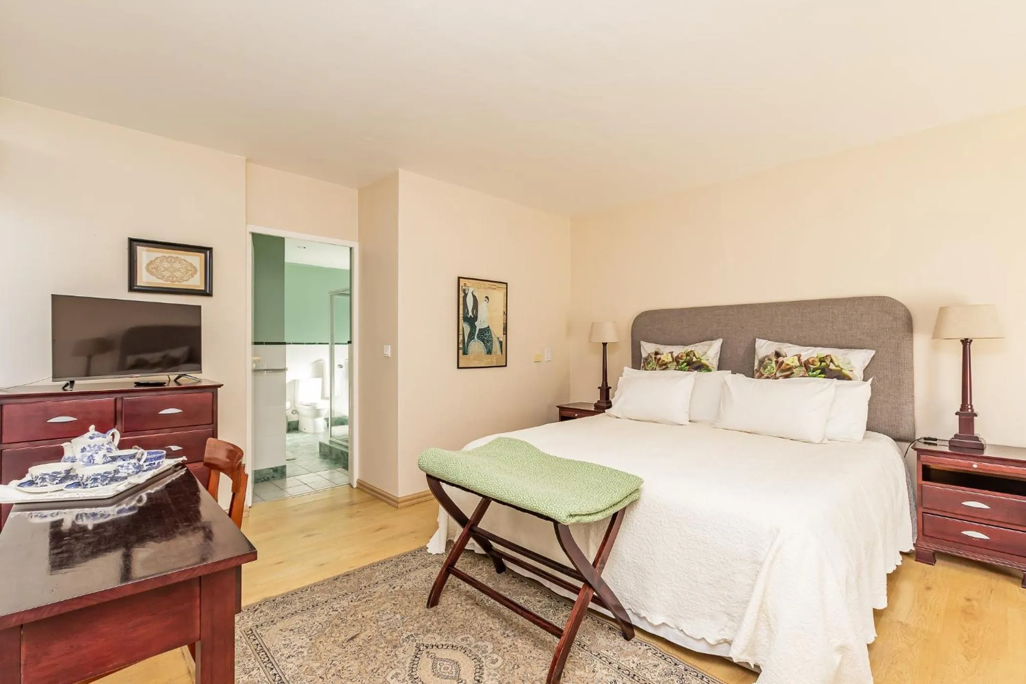 Bed in Admiralty Bed & Breakfast