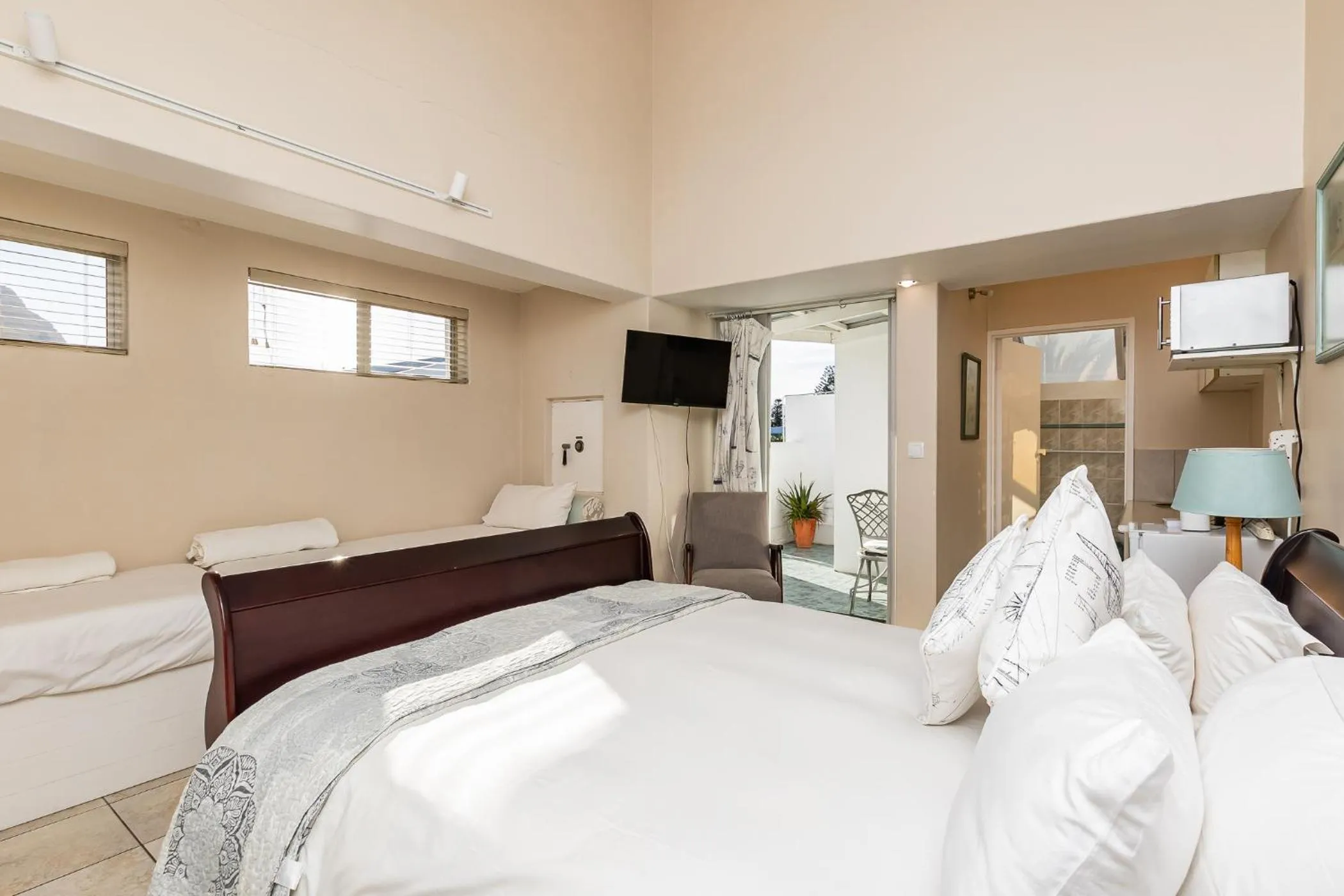 Bed in Admiralty Bed & Breakfast