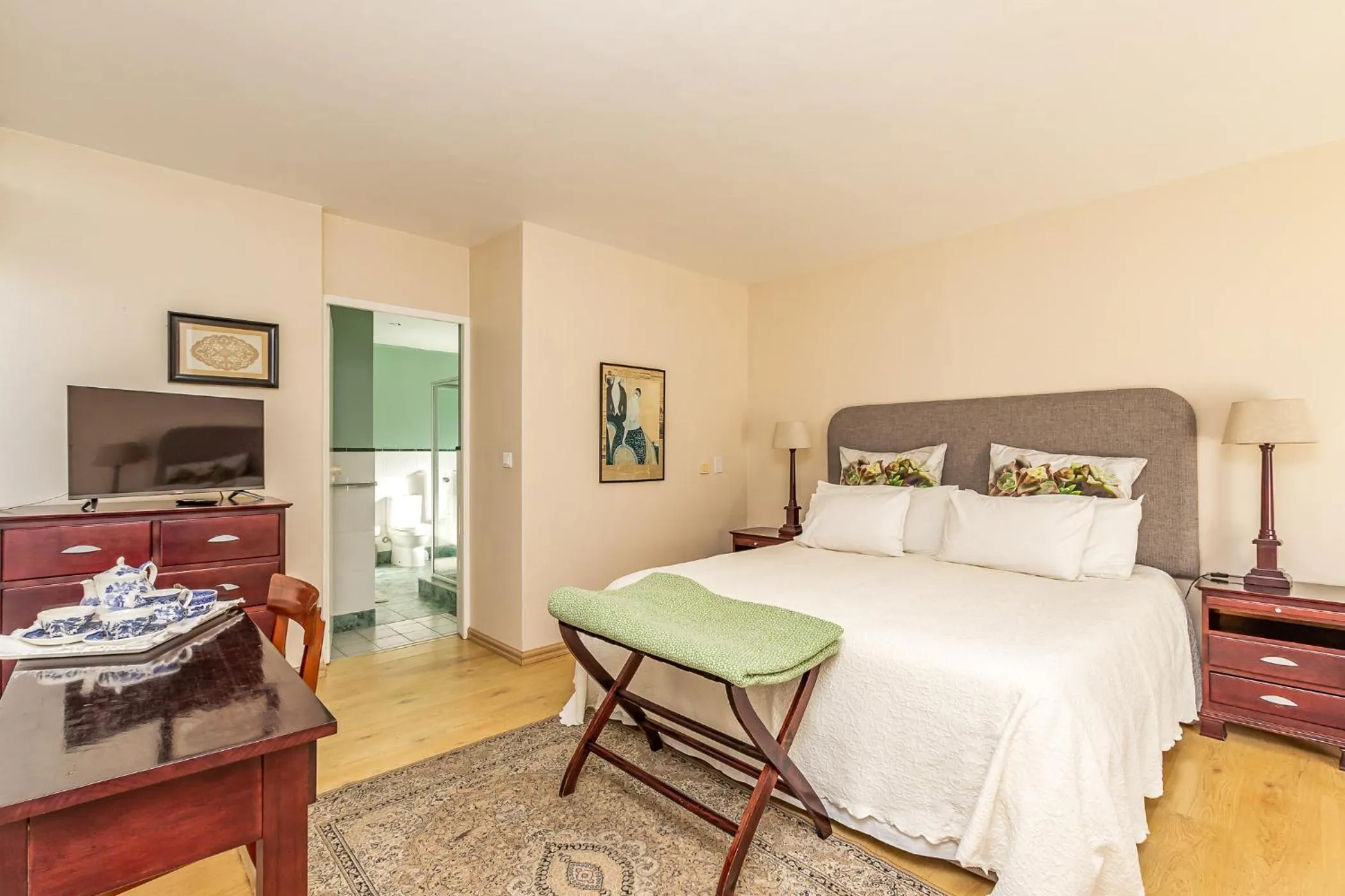 Bed in Admiralty Bed & Breakfast