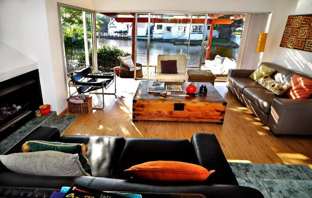 Lounge or bar in Admiralty Bed & Breakfast