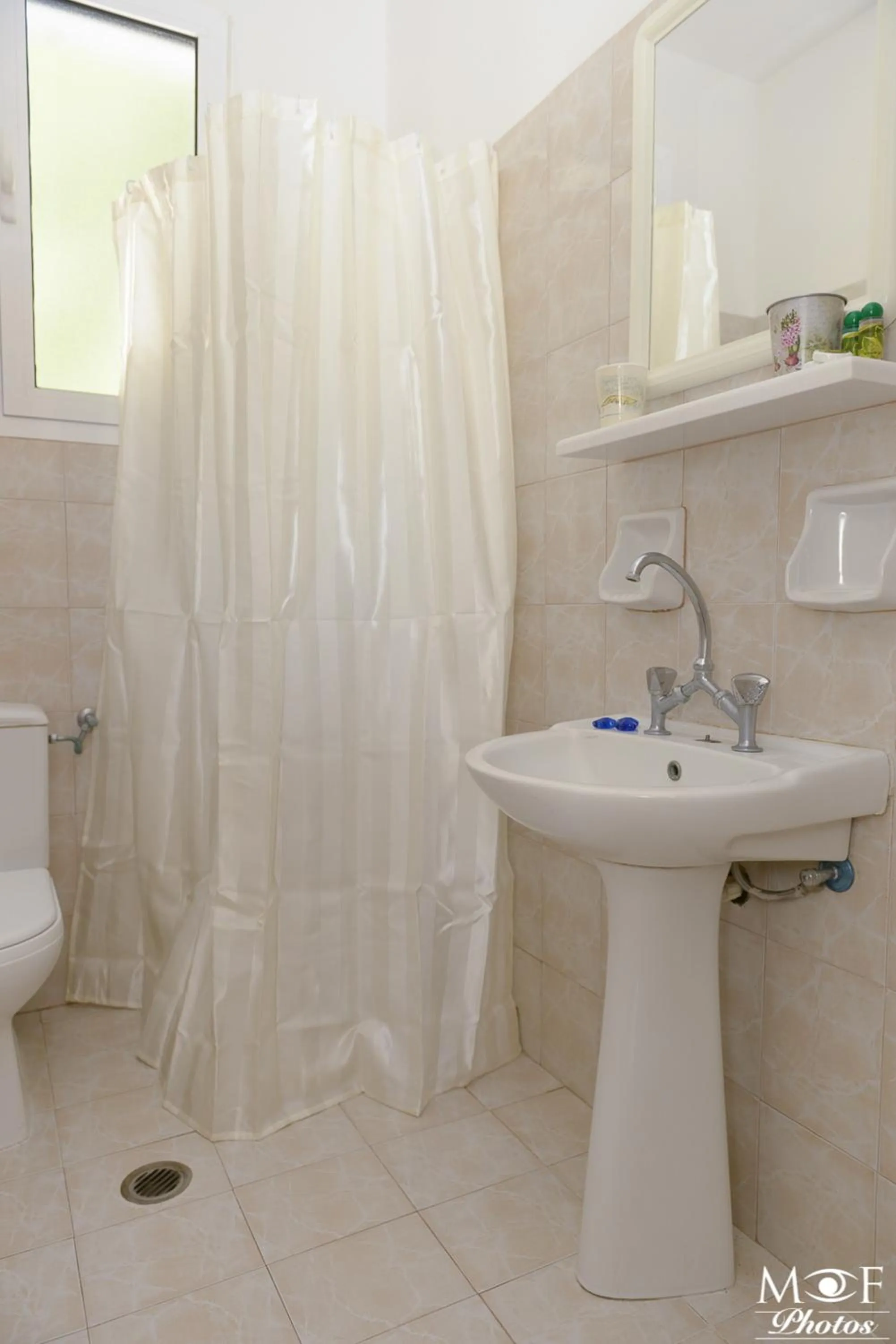 Shower in Hotel Elena